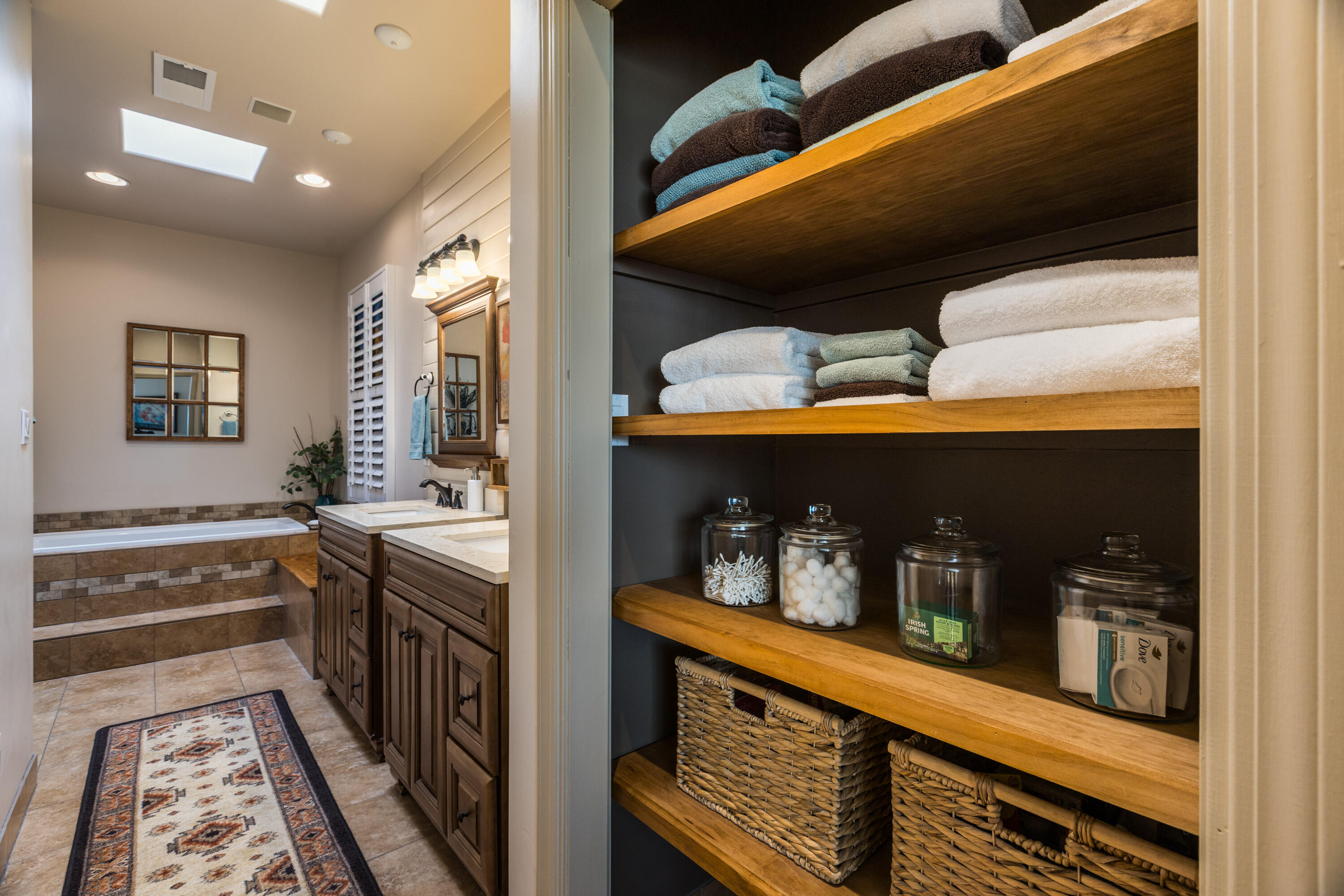 711 TRAMWAY Place NE 30