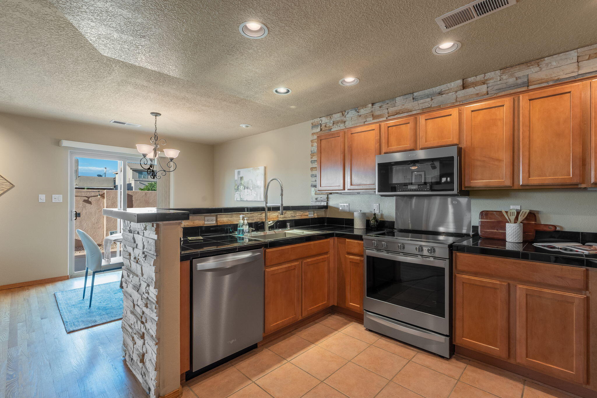 7219 VIA CONTENTA NE