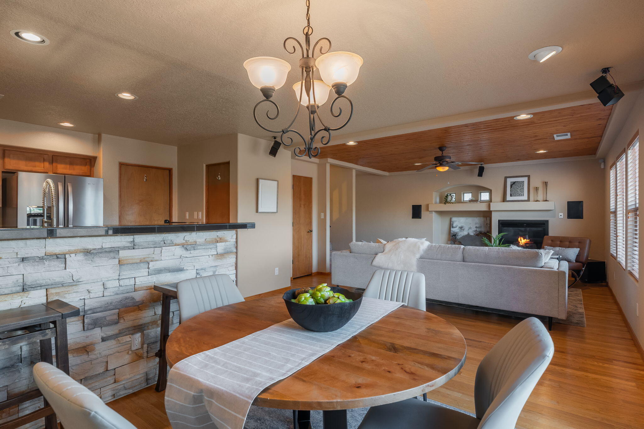 7219 VIA CONTENTA NE