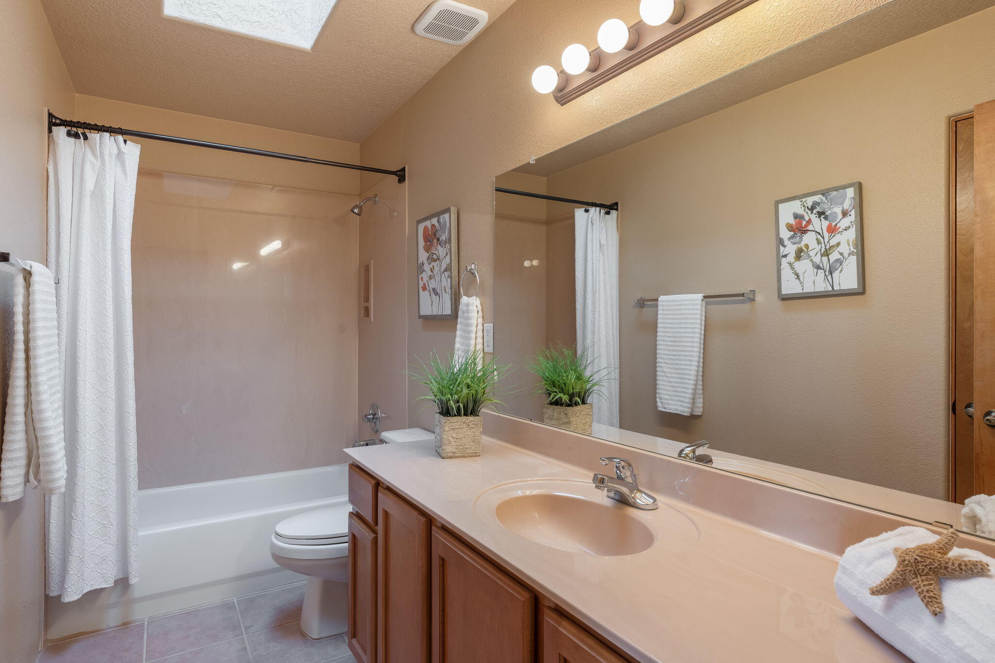 7219 VIA CONTENTA NE