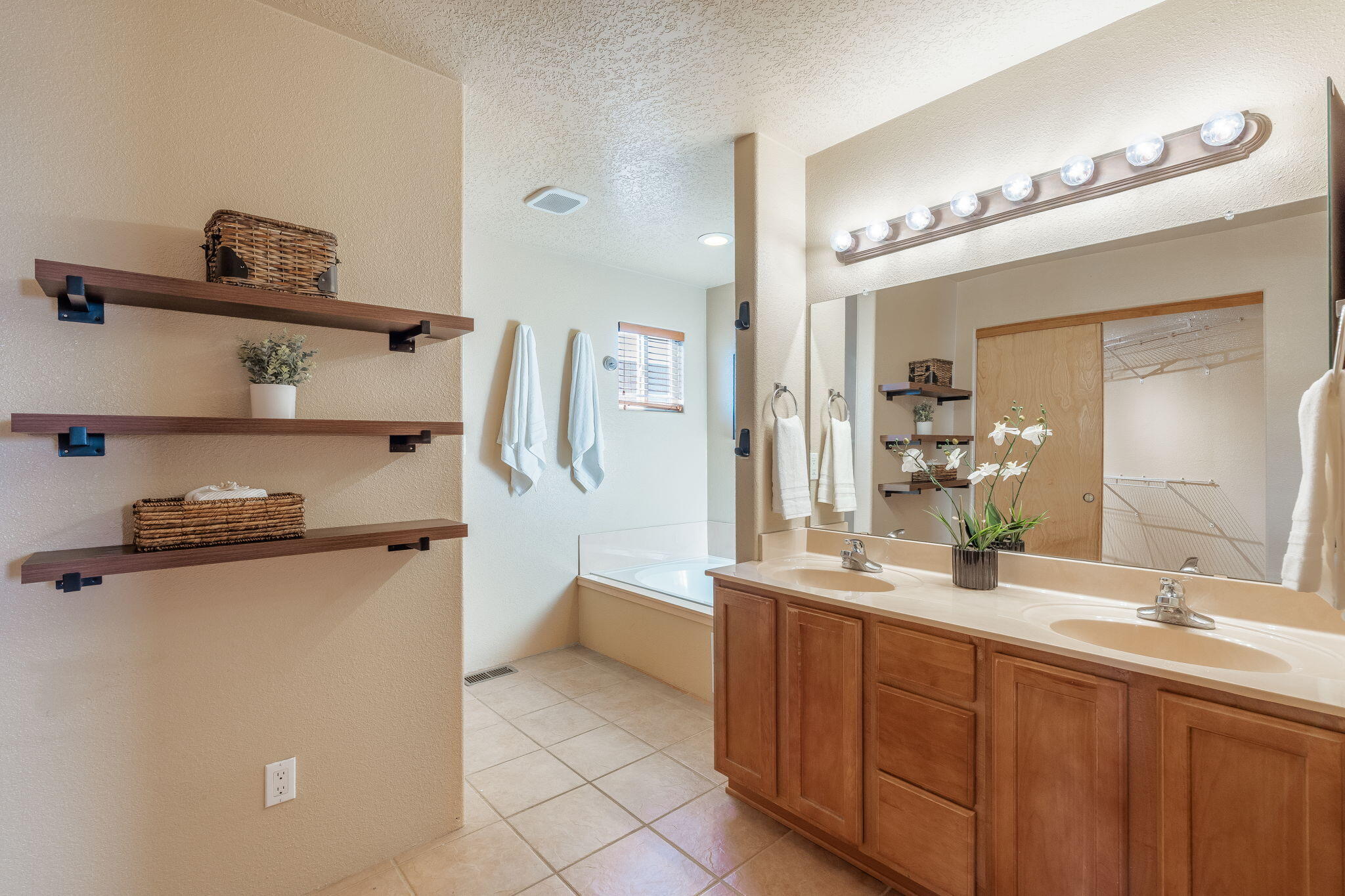 7219 VIA CONTENTA NE