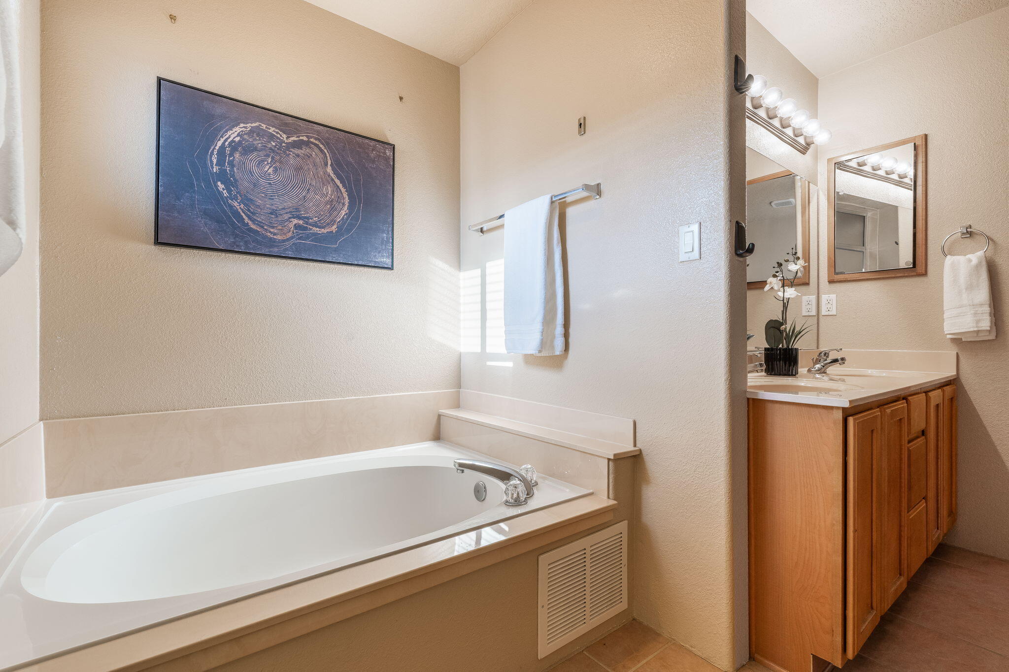 7219 VIA CONTENTA NE