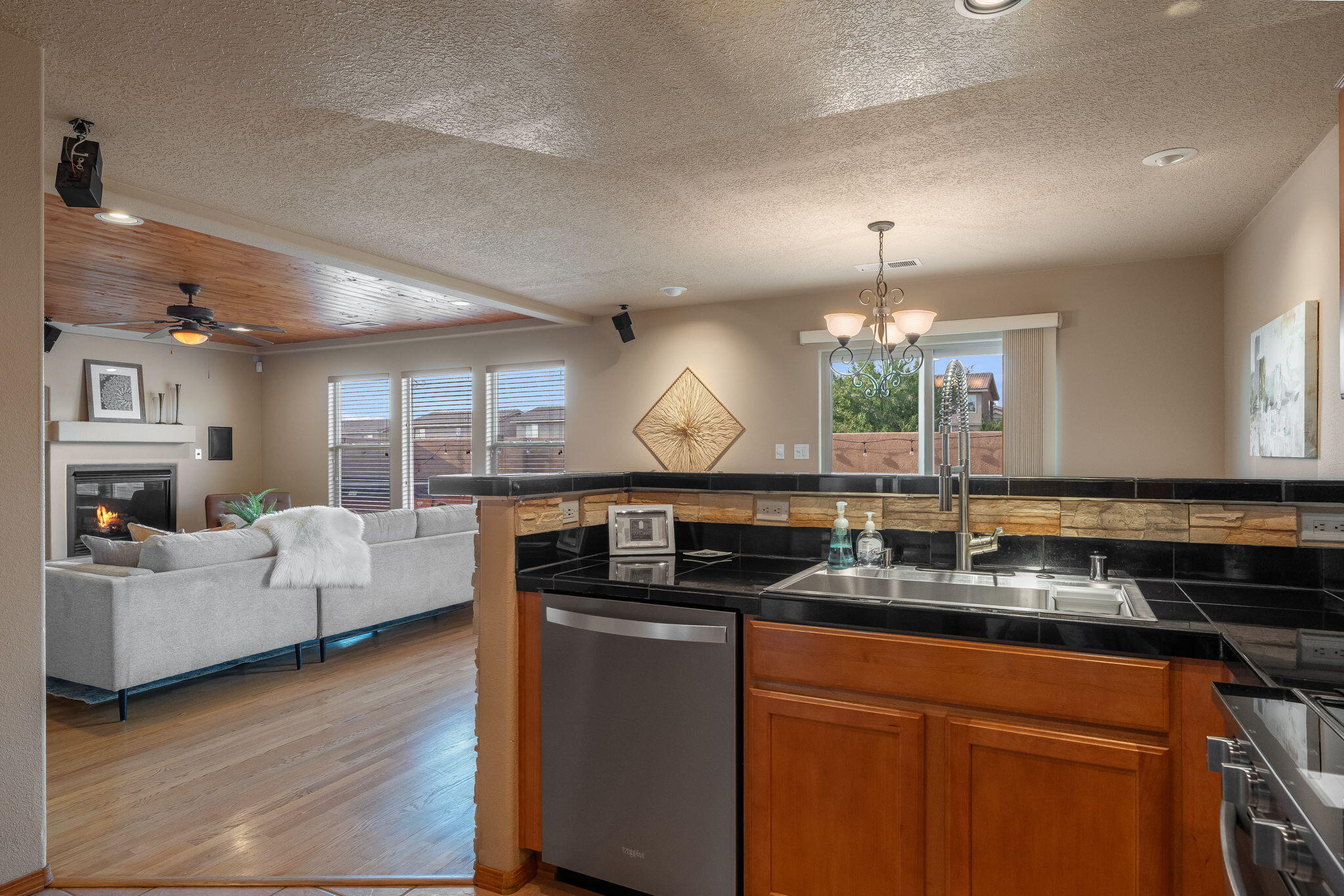 7219 VIA CONTENTA NE