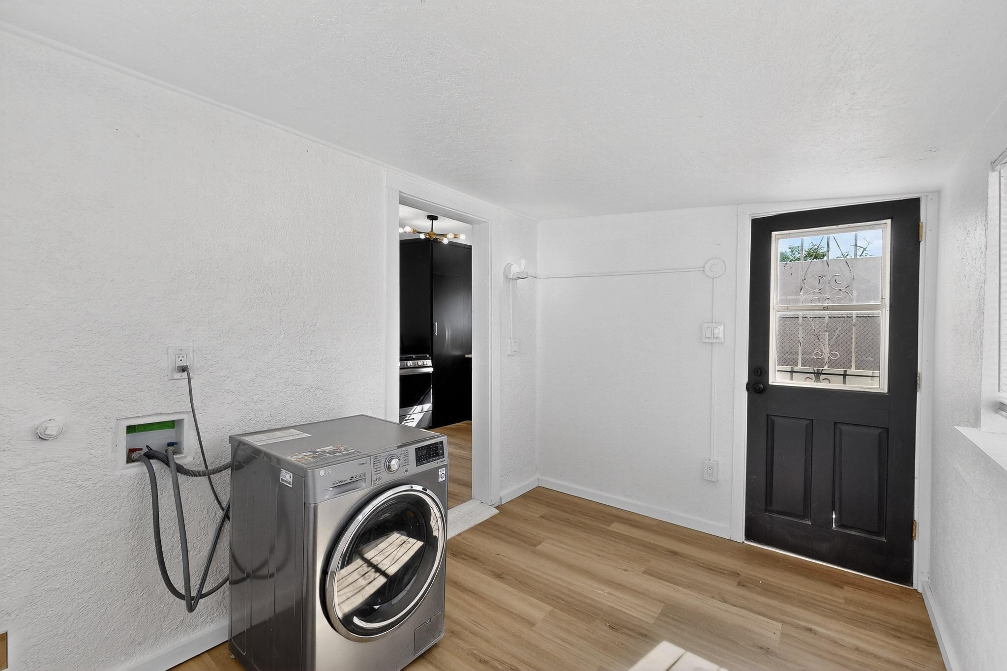 232 CANDELARIA Road NW