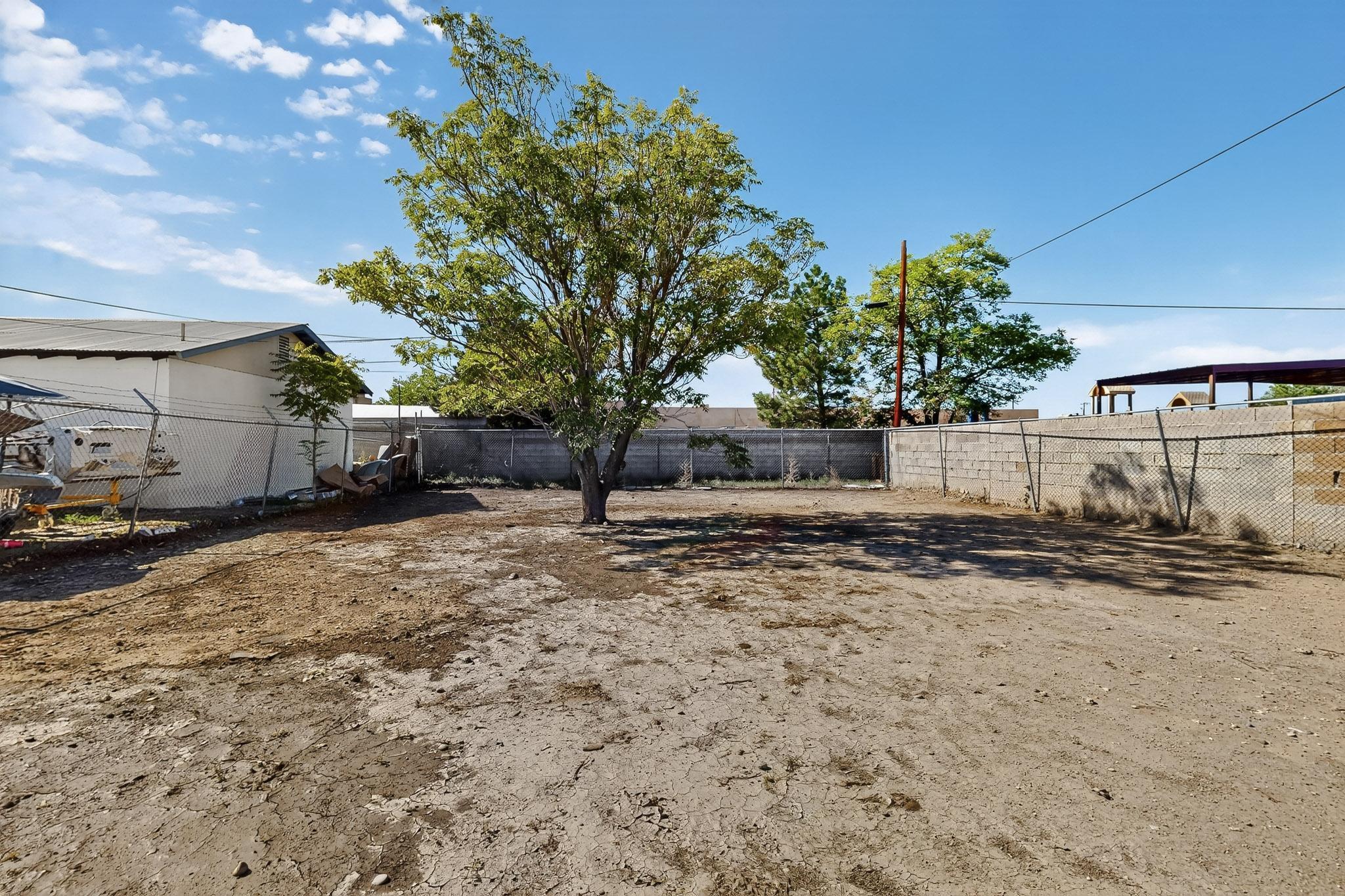 232 CANDELARIA Road NW