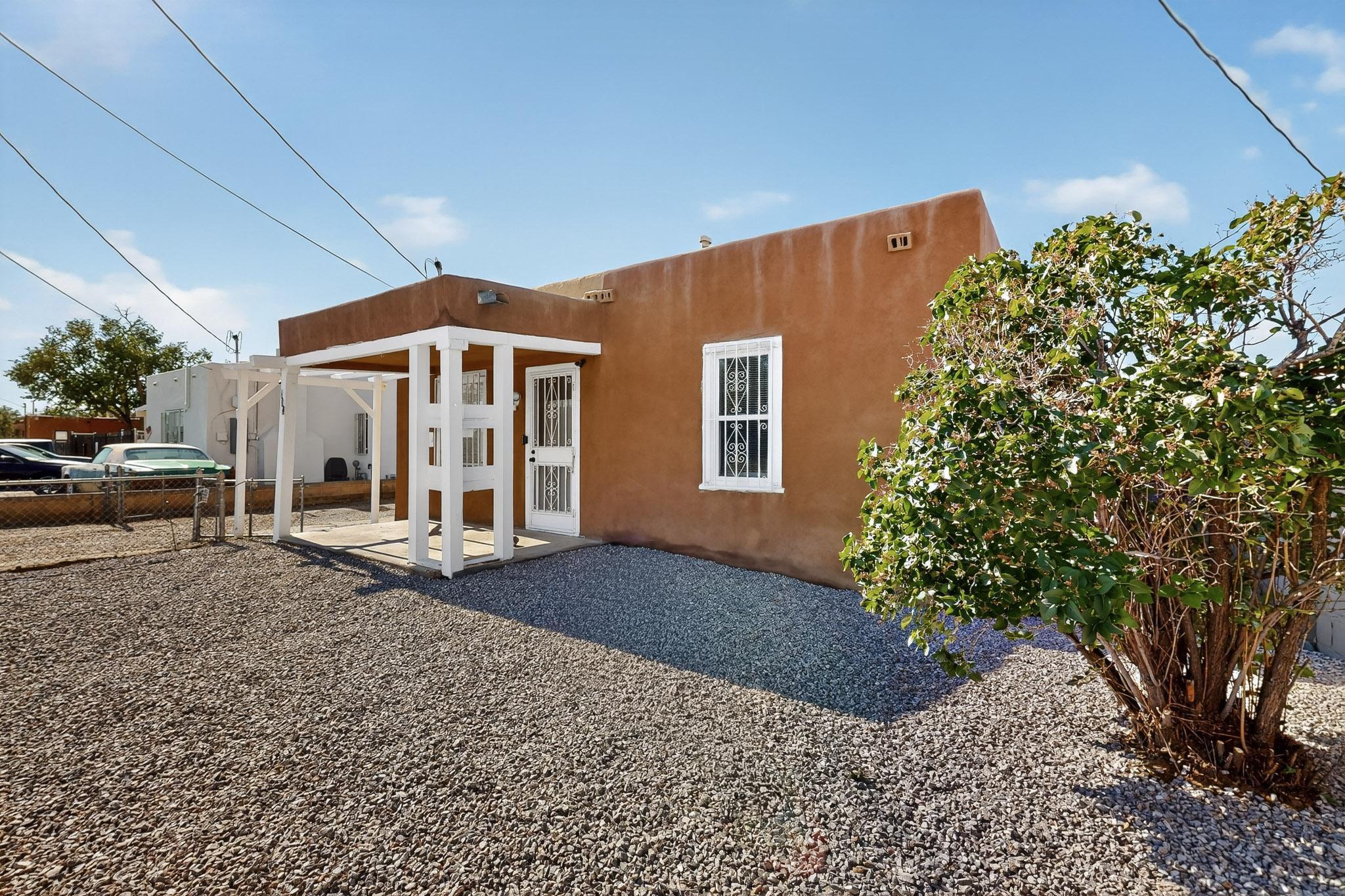 232 CANDELARIA Road NW