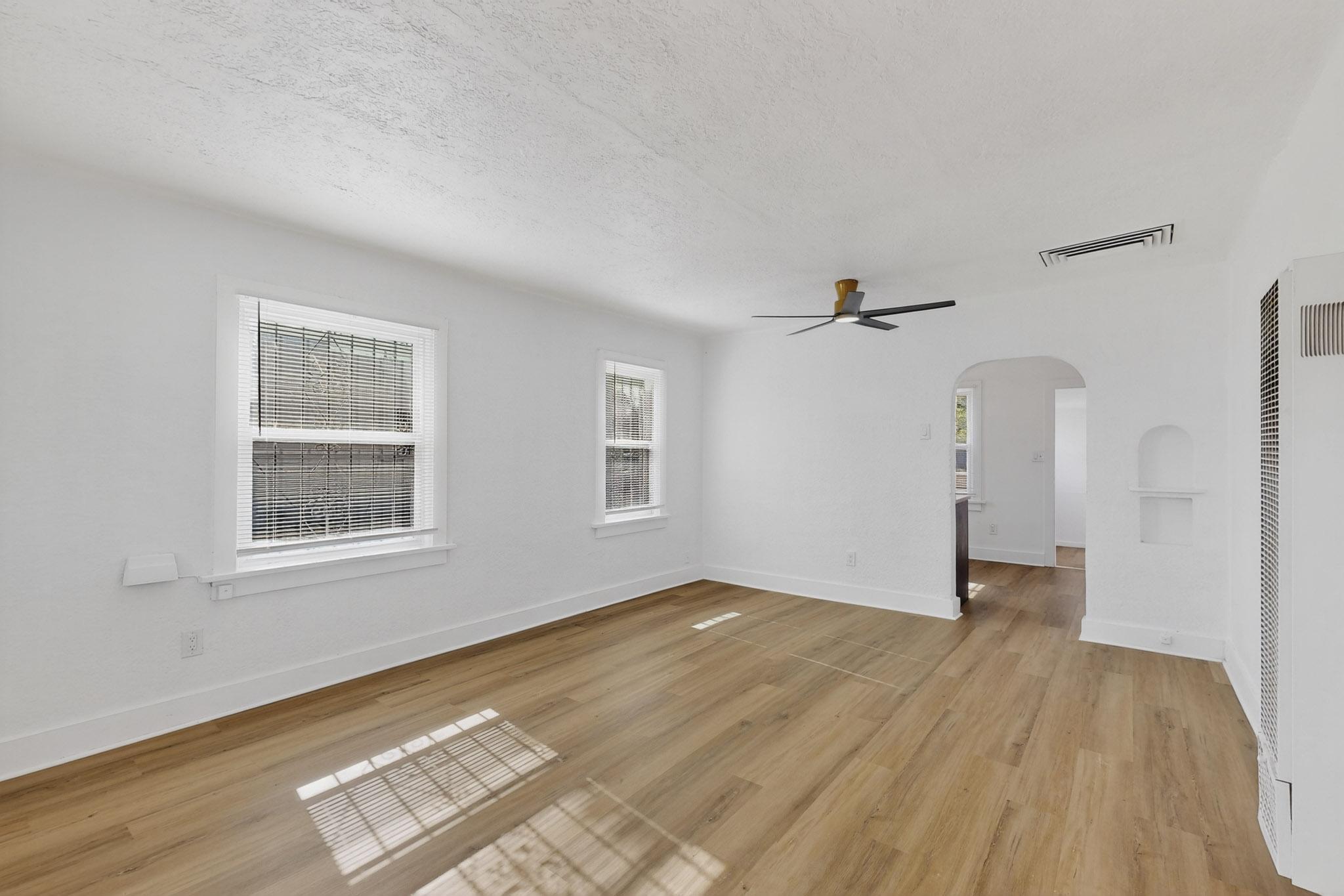 232 CANDELARIA Road NW