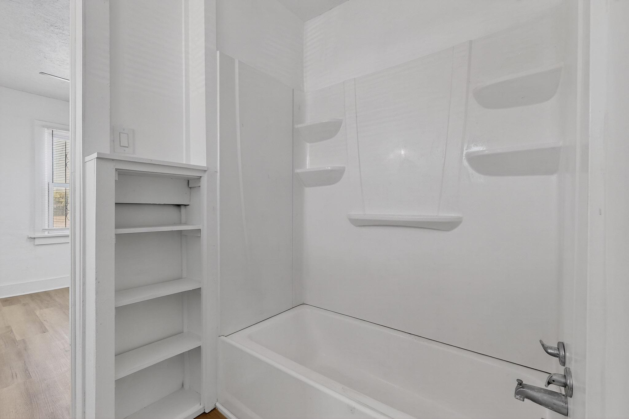 232 CANDELARIA Road NW