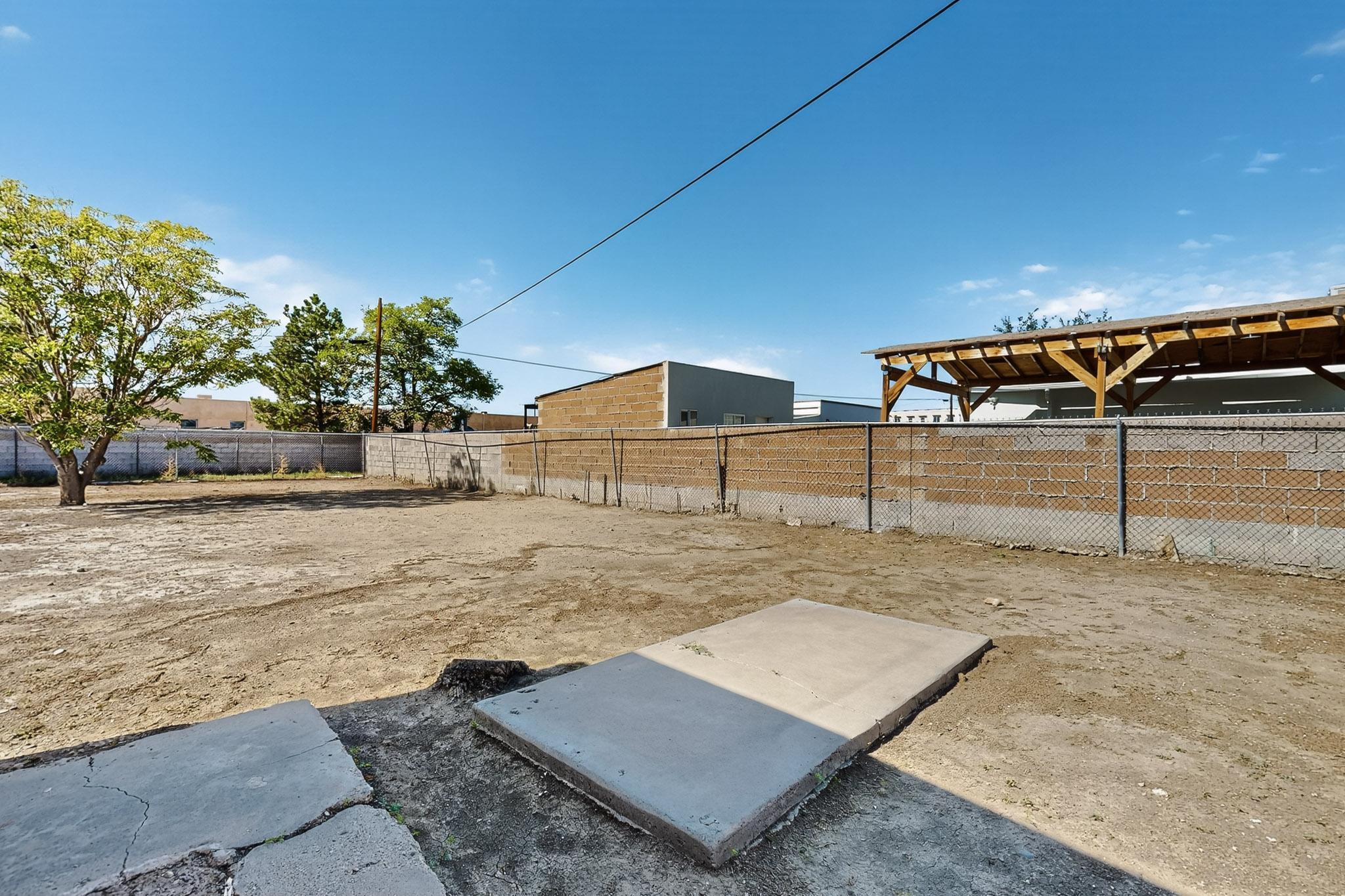 232 CANDELARIA Road NW