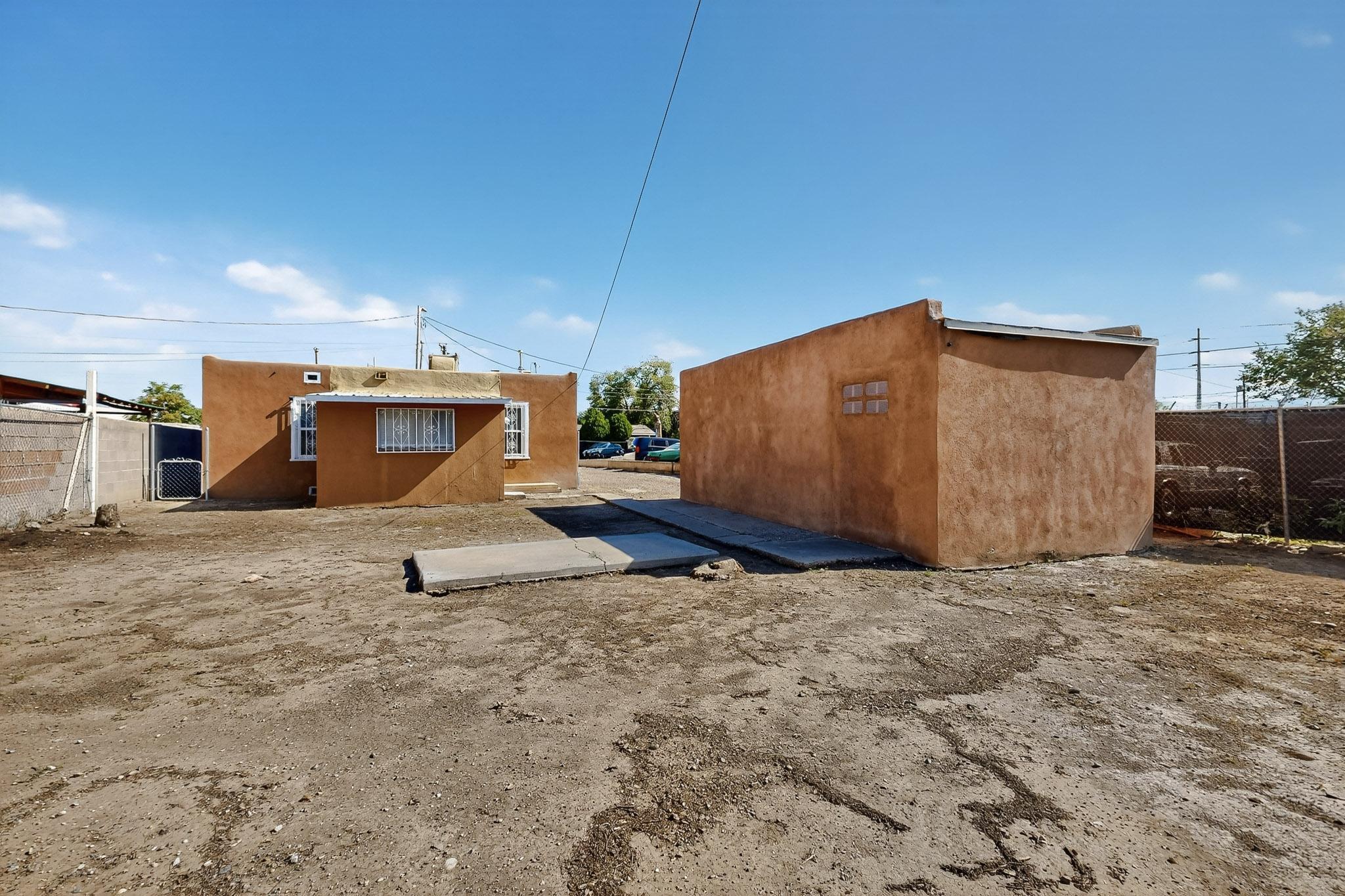 232 CANDELARIA Road NW