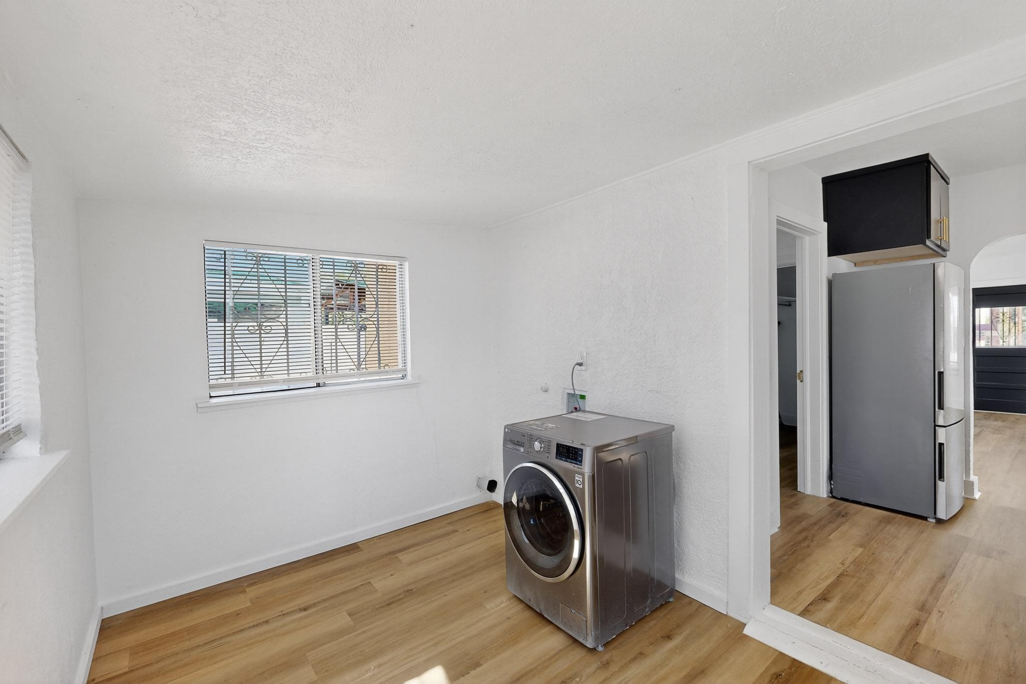 232 CANDELARIA Road NW