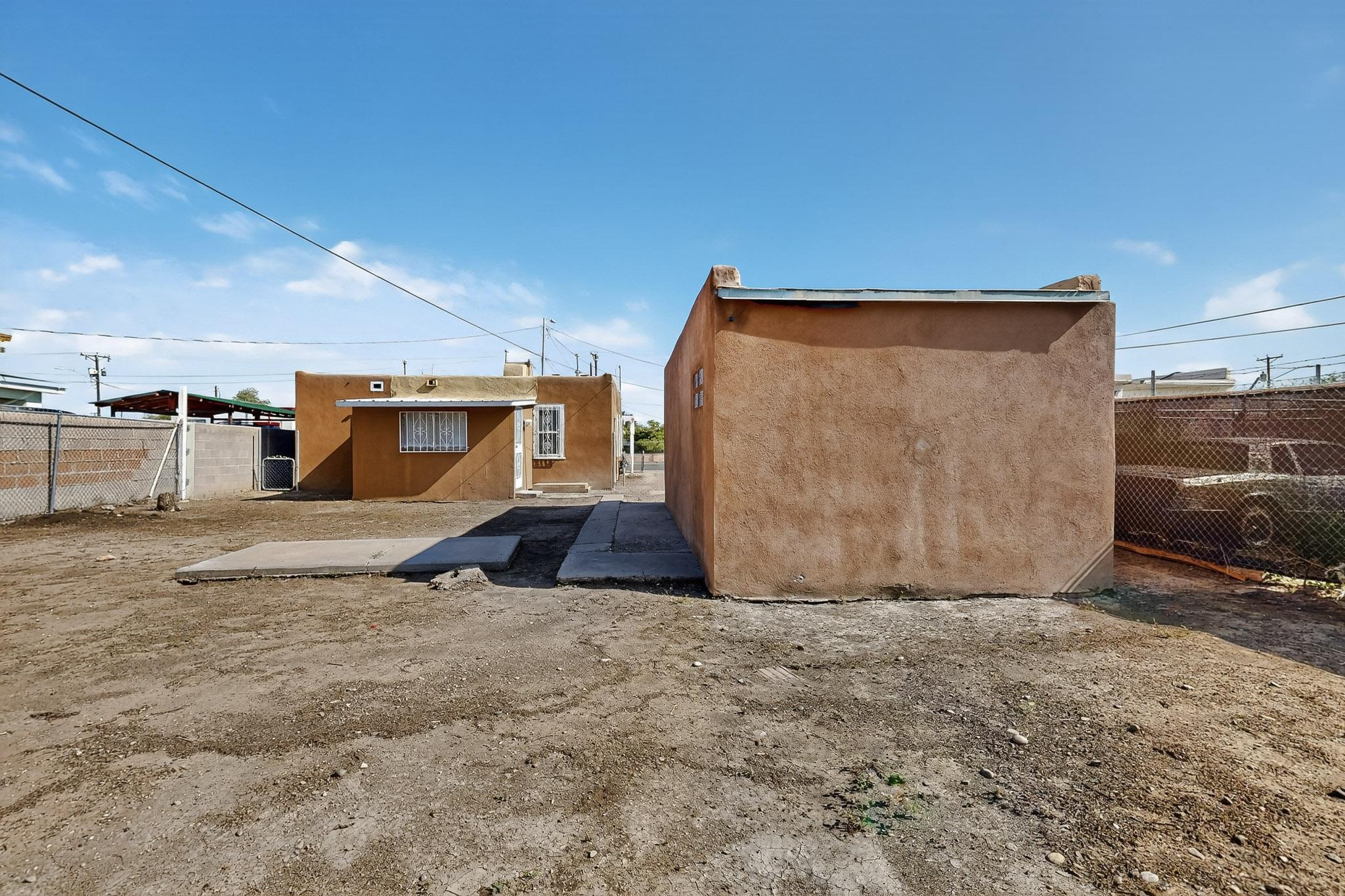 232 CANDELARIA Road NW