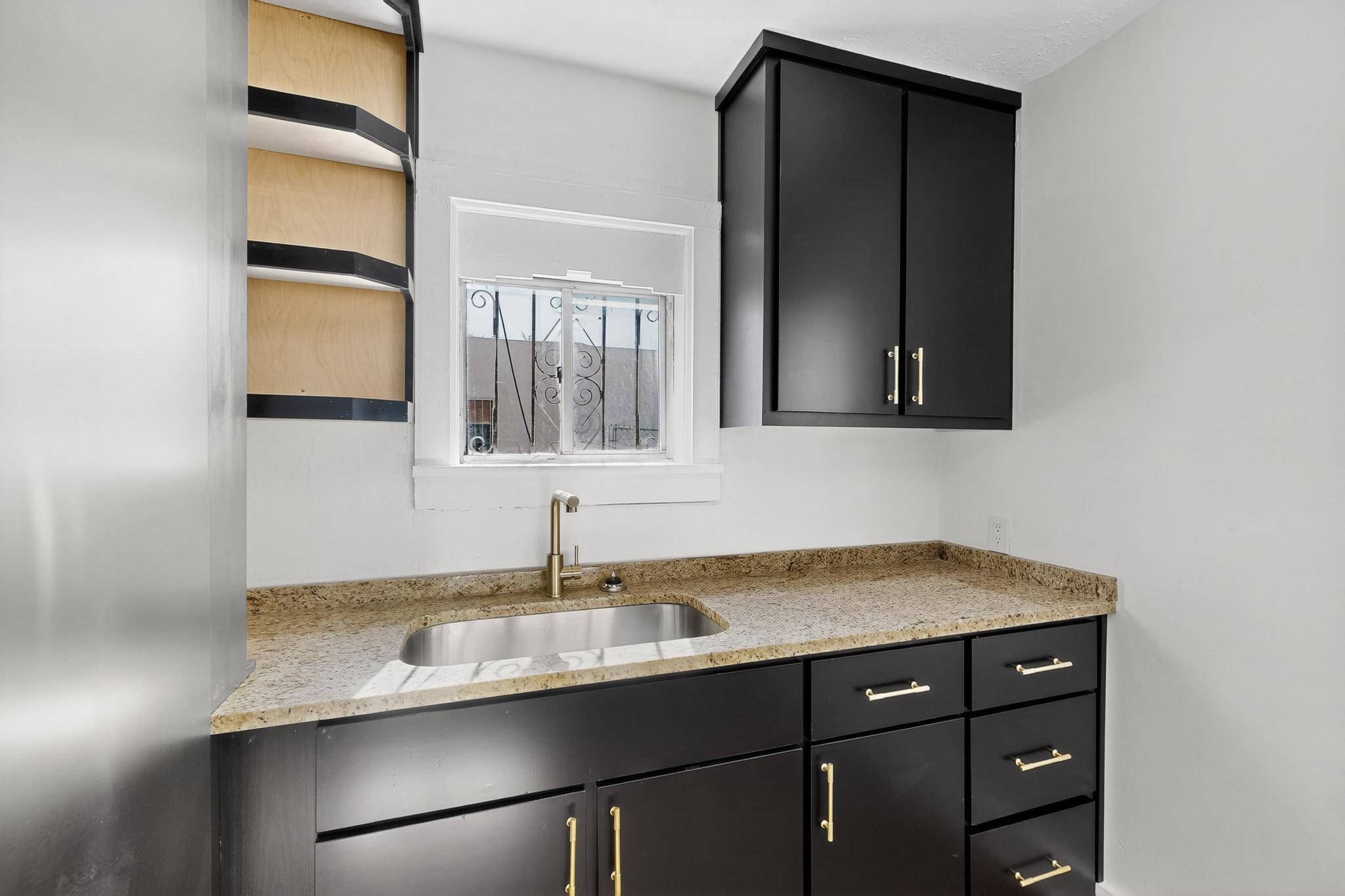 232 CANDELARIA Road NW