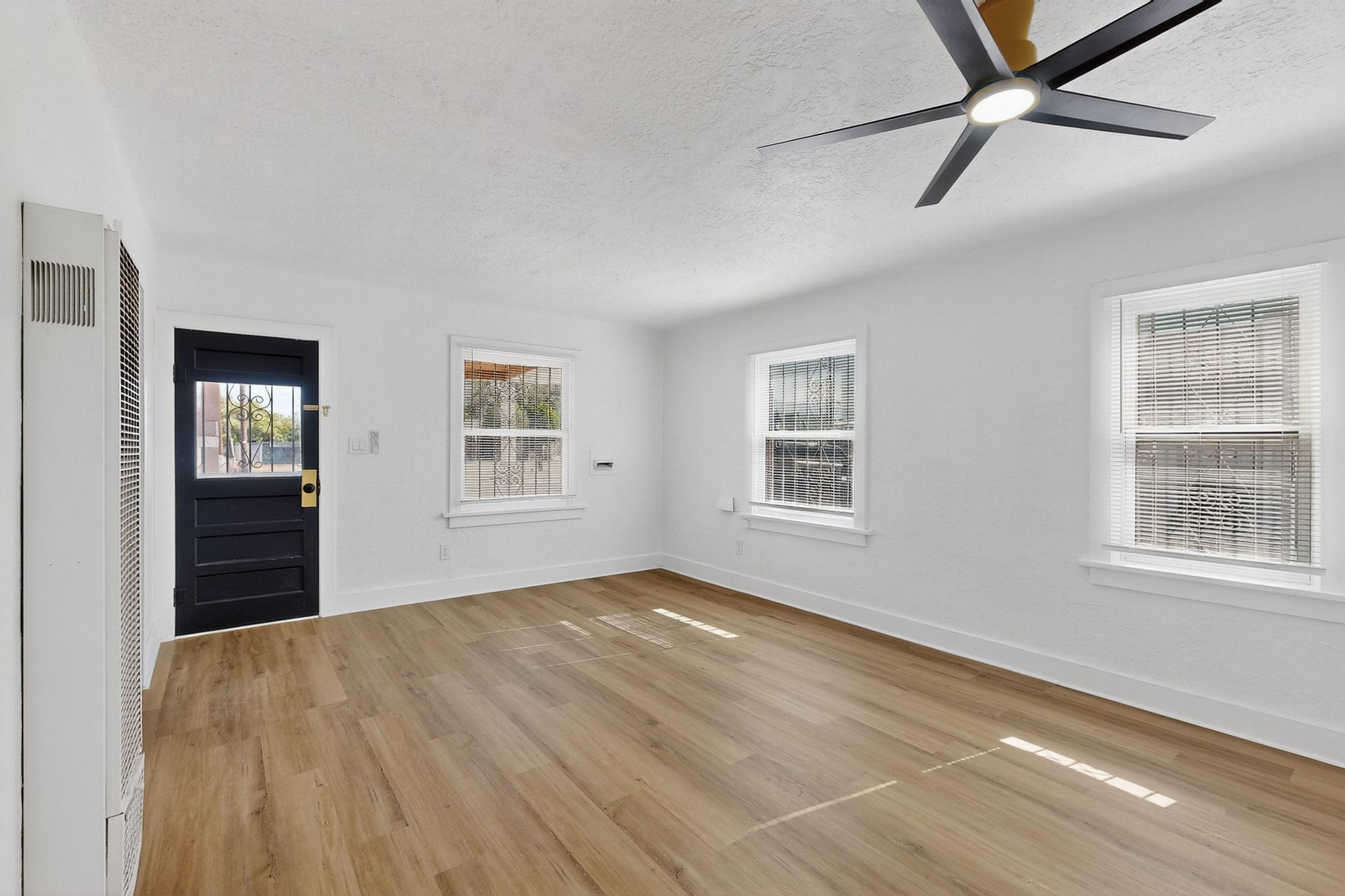 232 CANDELARIA Road NW