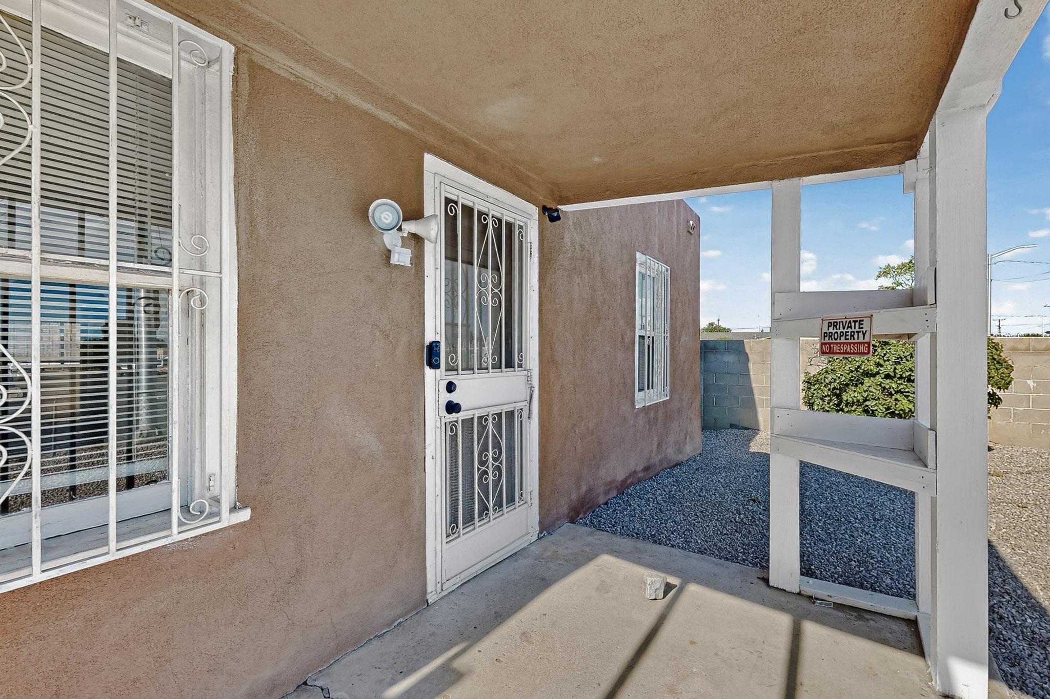 232 CANDELARIA Road NW