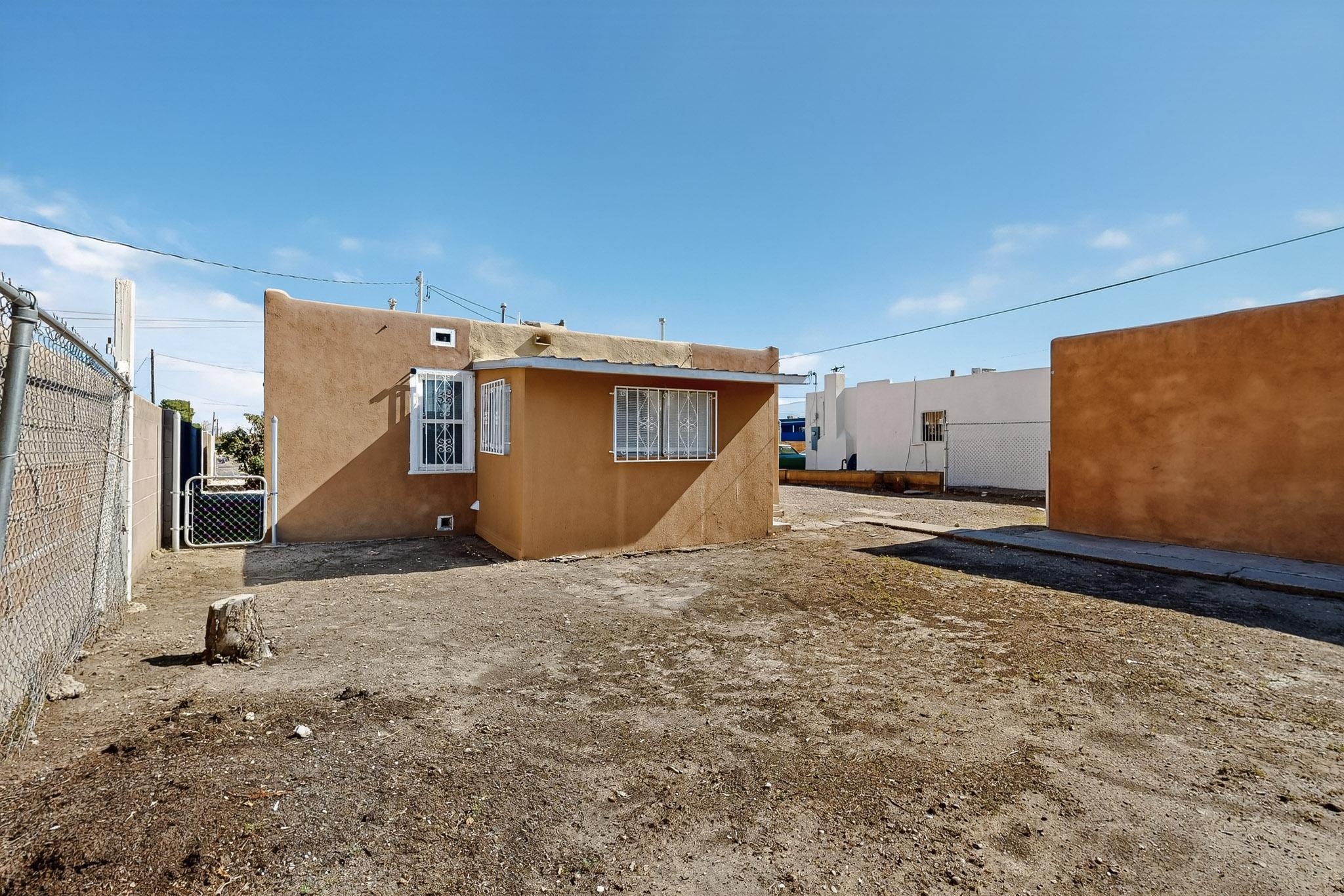 232 CANDELARIA Road NW