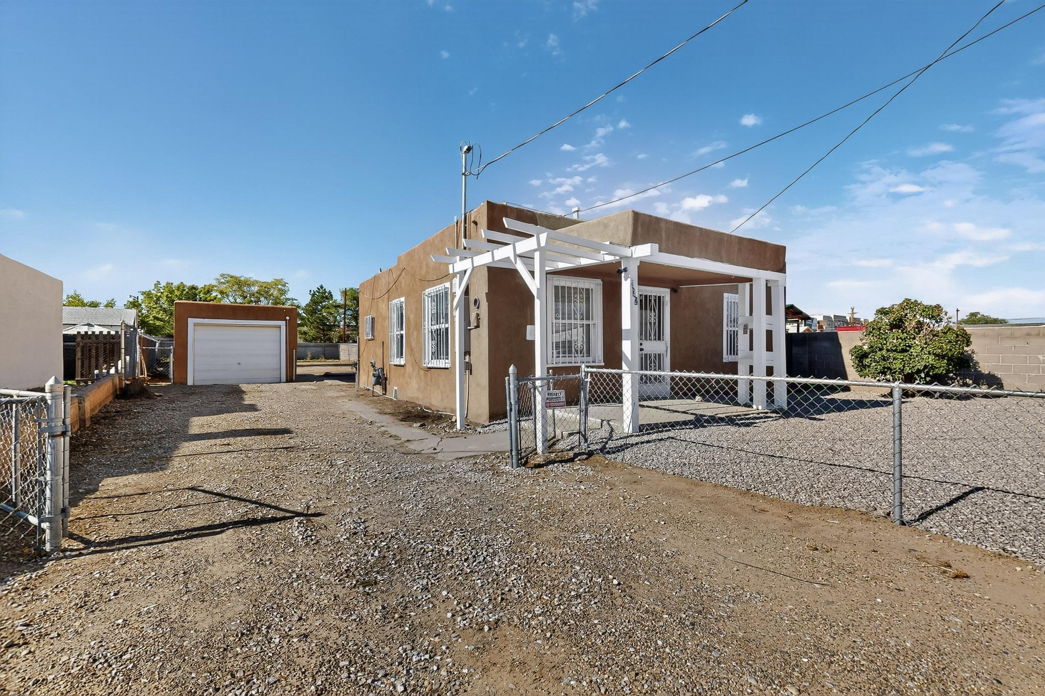 232 CANDELARIA Road NW