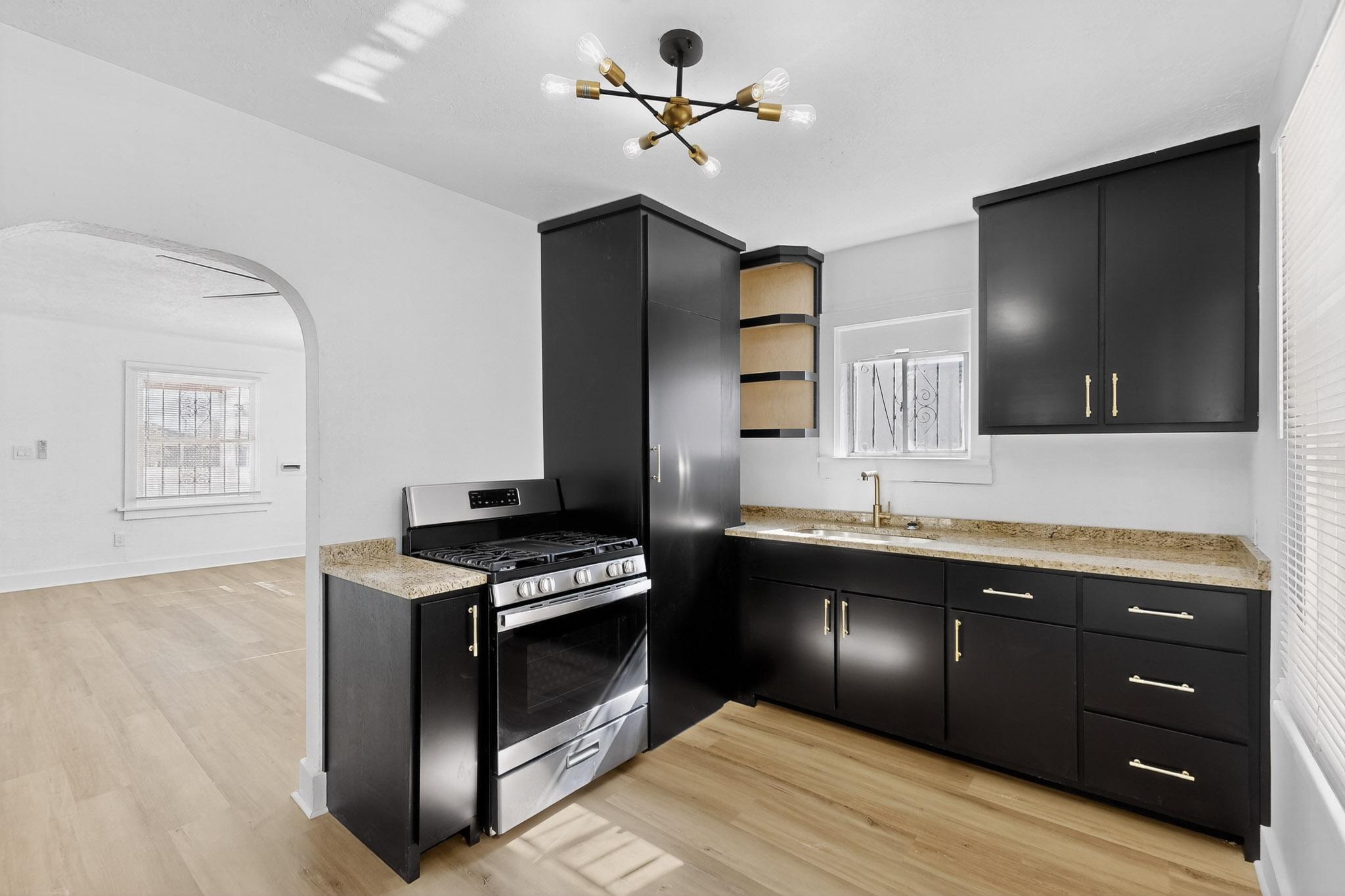 232 CANDELARIA Road NW