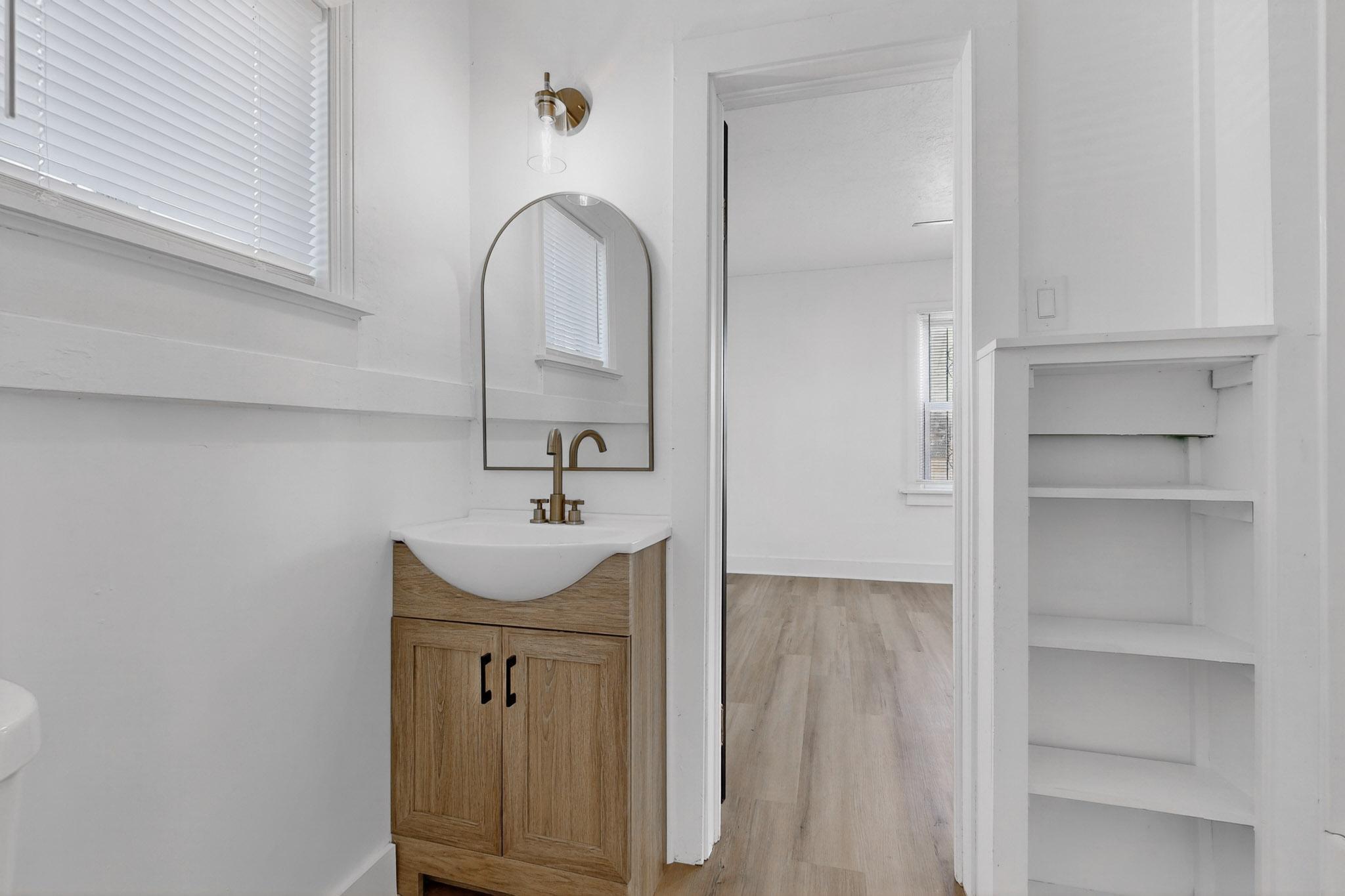 232 CANDELARIA Road NW