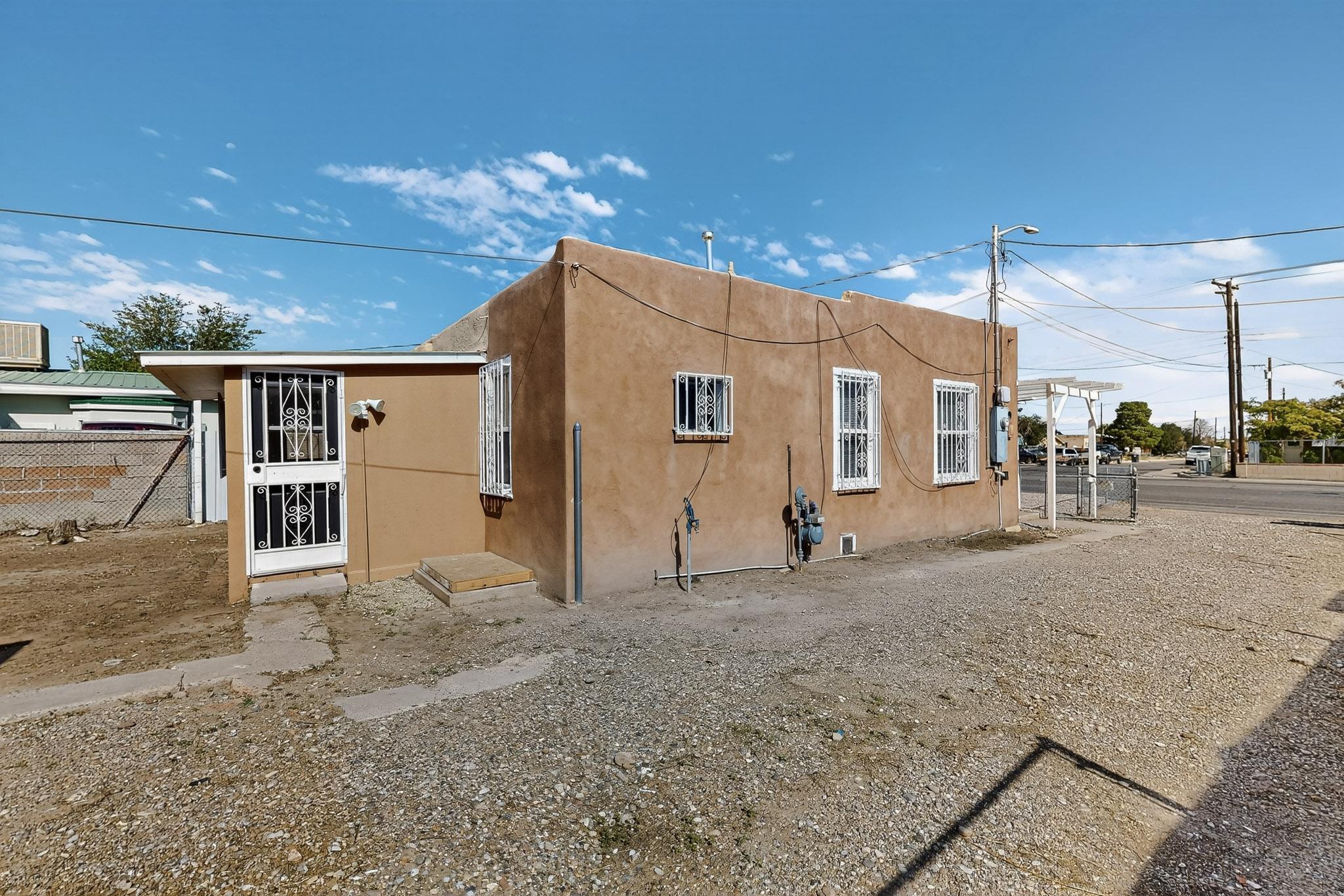 232 CANDELARIA Road NW