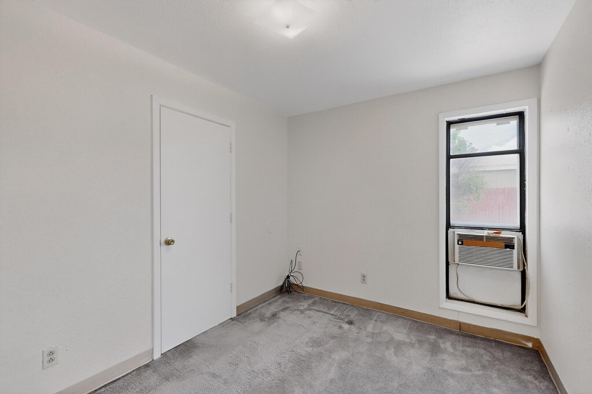 440 SALAZAR Court SE