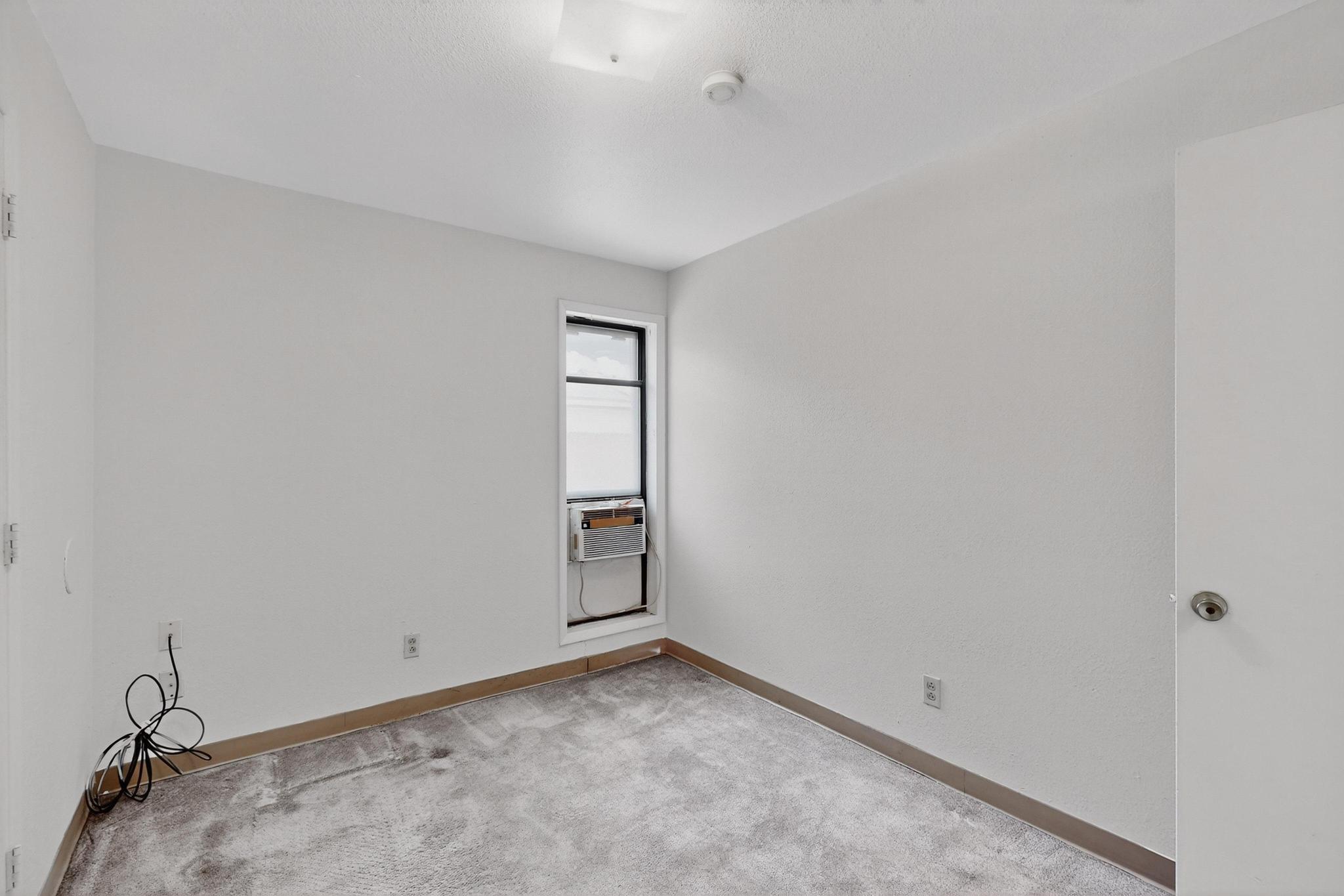 440 SALAZAR Court SE