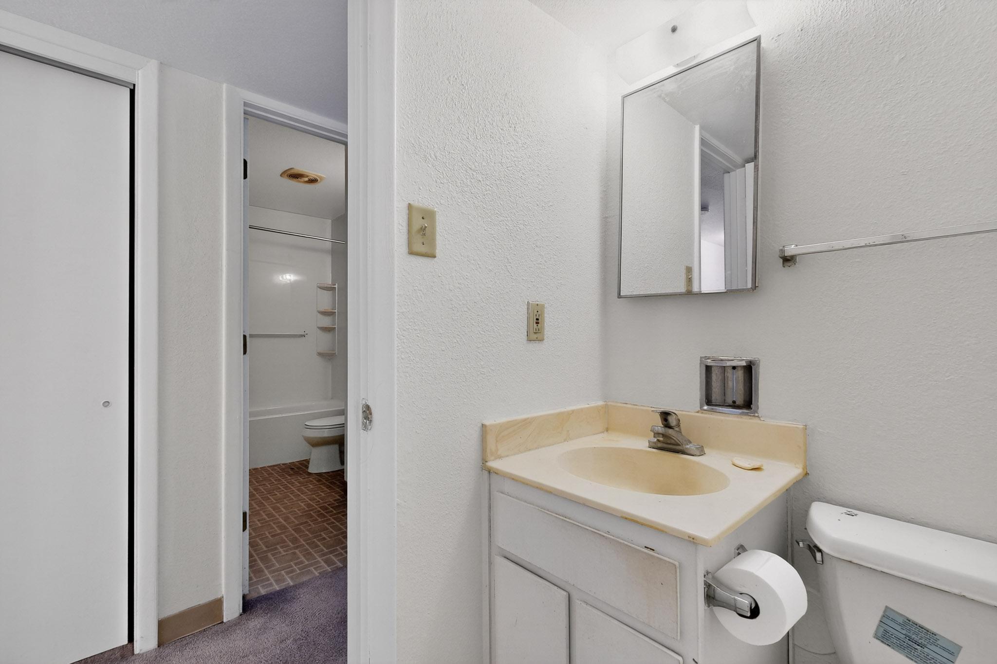 440 SALAZAR Court SE