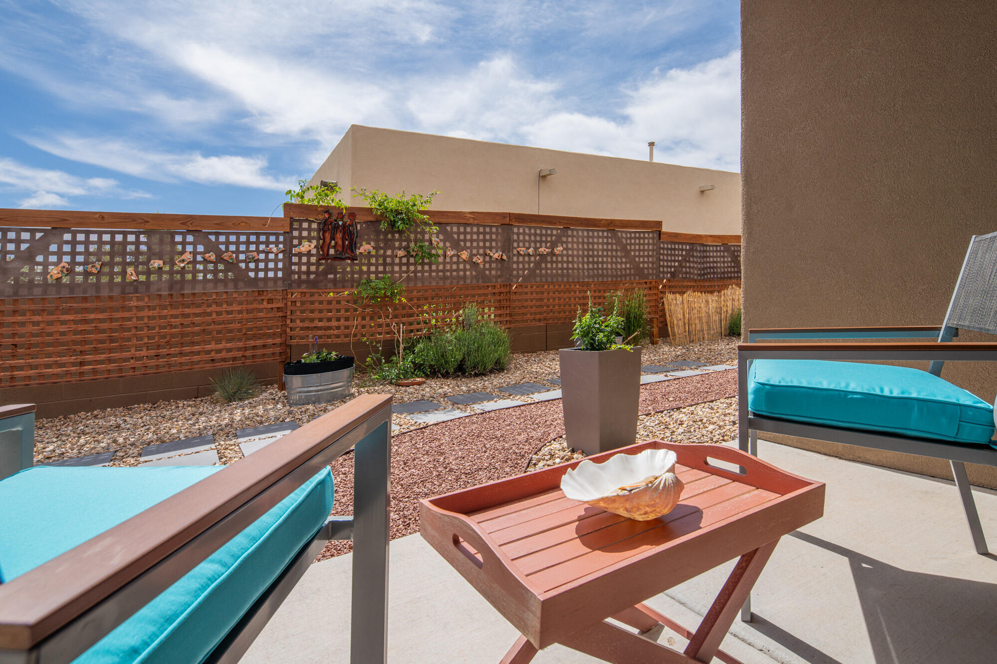 6124 SANTA FE TRAIL Drive NE