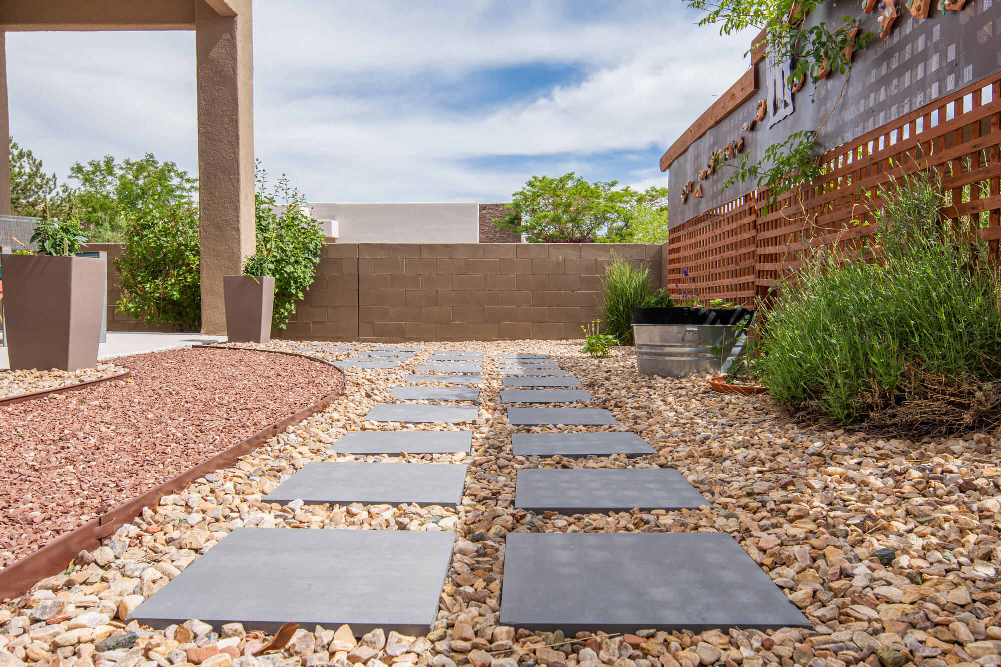 6124 SANTA FE TRAIL Drive NE