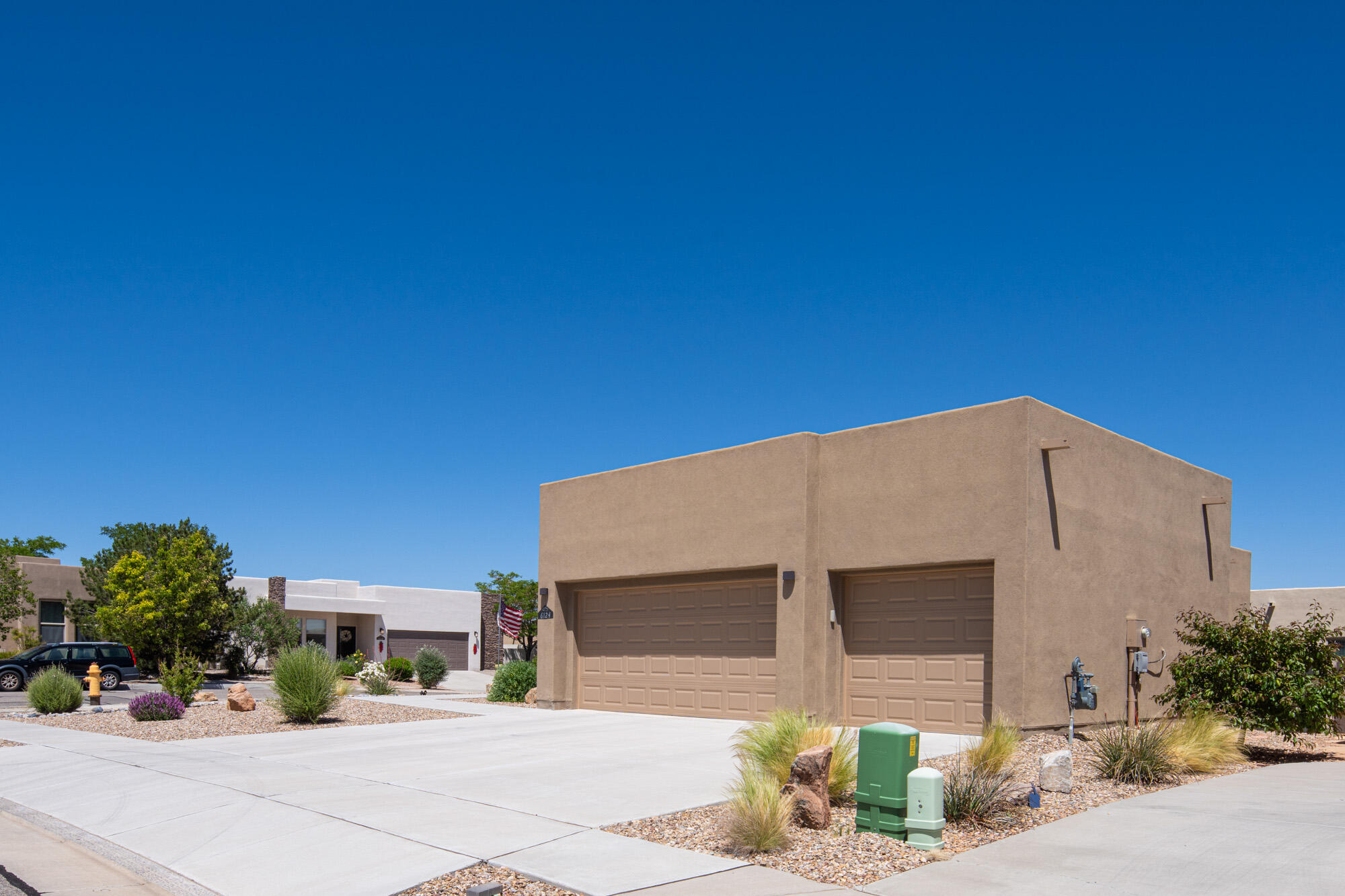 6124 SANTA FE TRAIL Drive NE