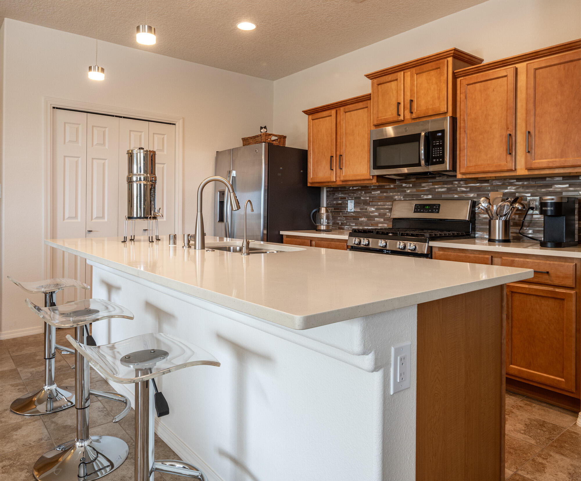 6124 SANTA FE TRAIL Drive NE