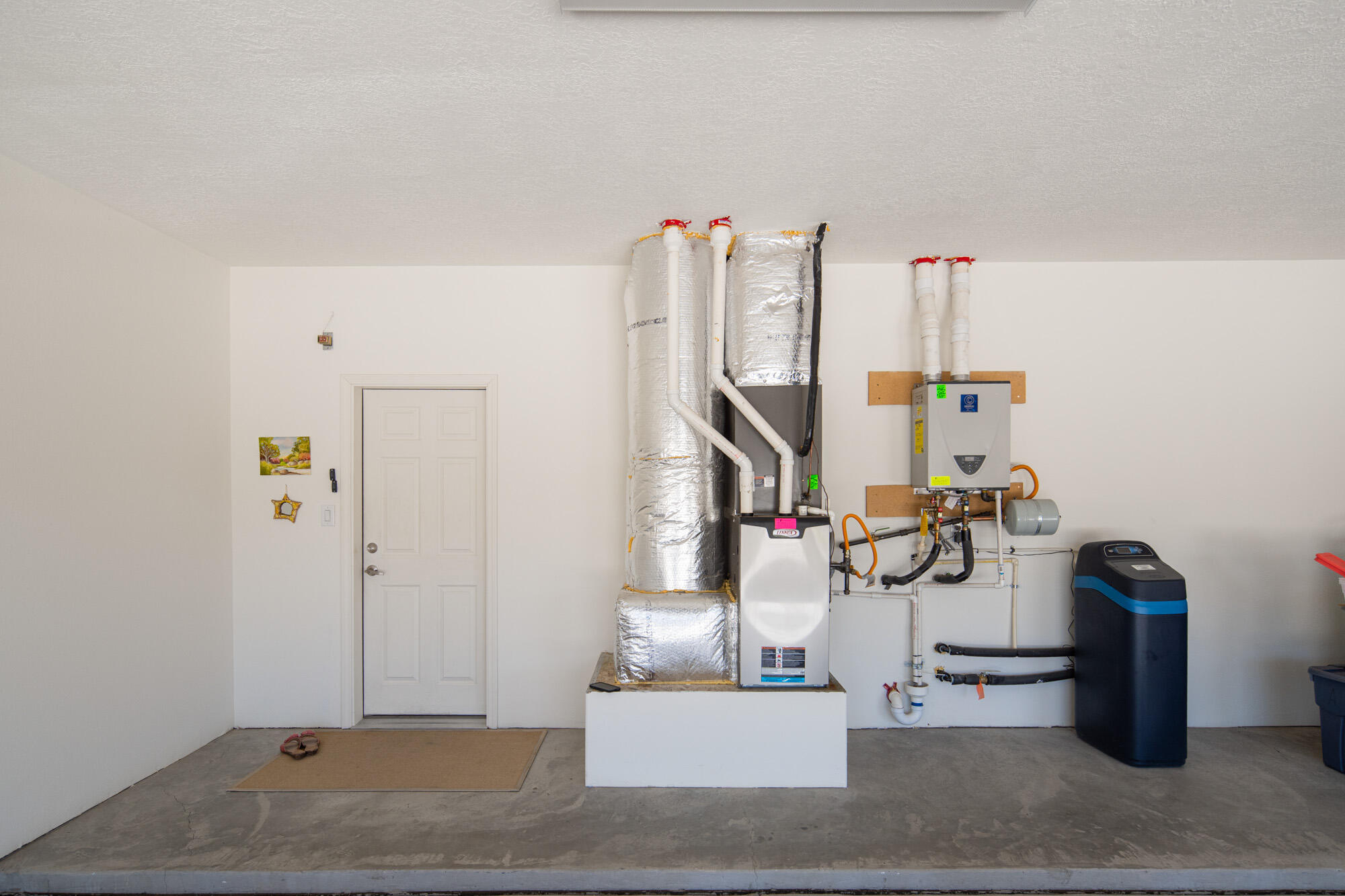 6124 SANTA FE TRAIL Drive NE