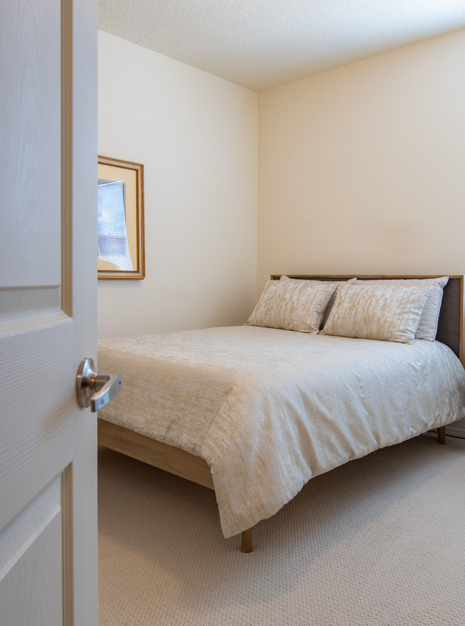 6124 SANTA FE TRAIL Drive NE