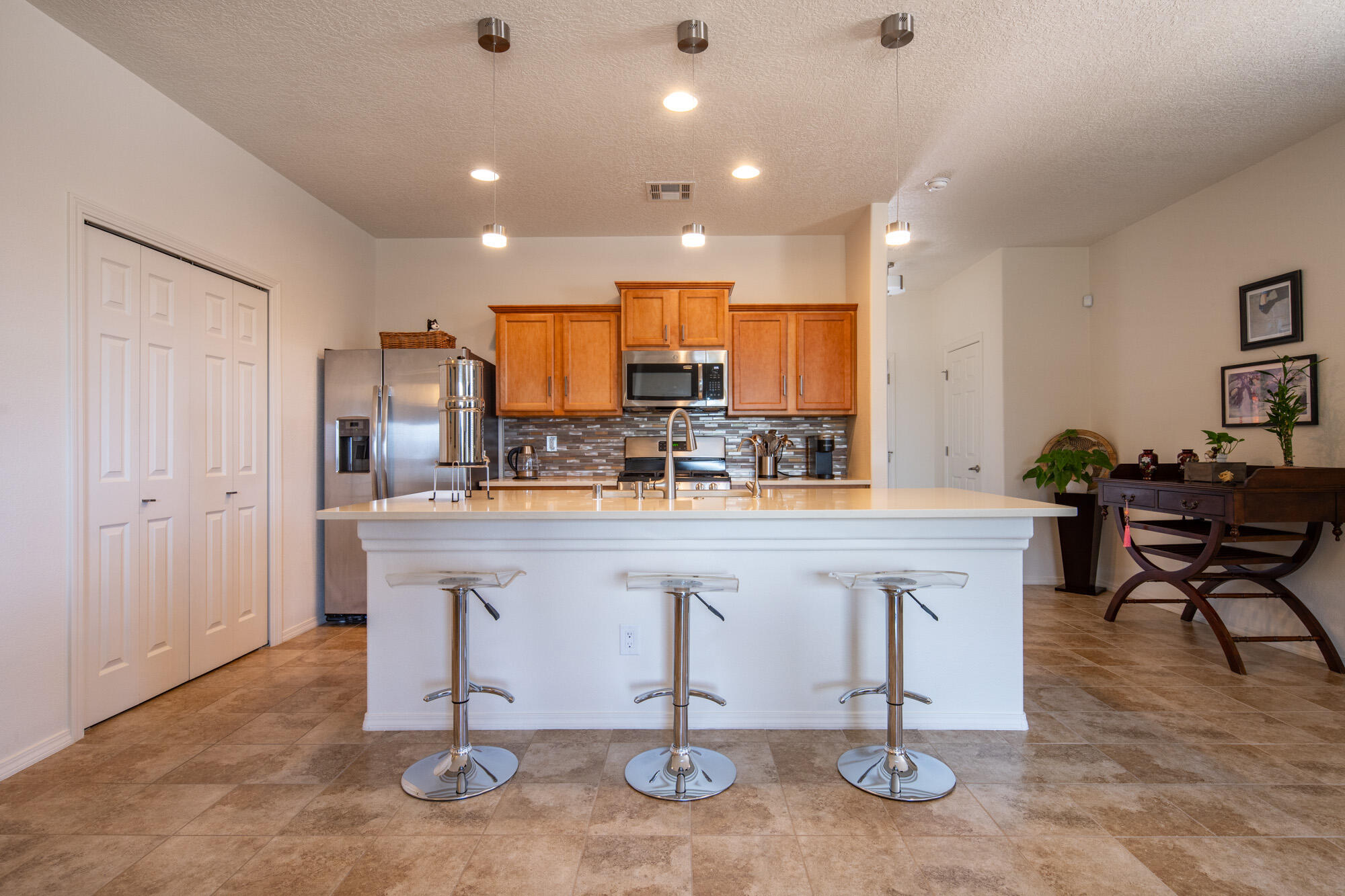 6124 SANTA FE TRAIL Drive NE