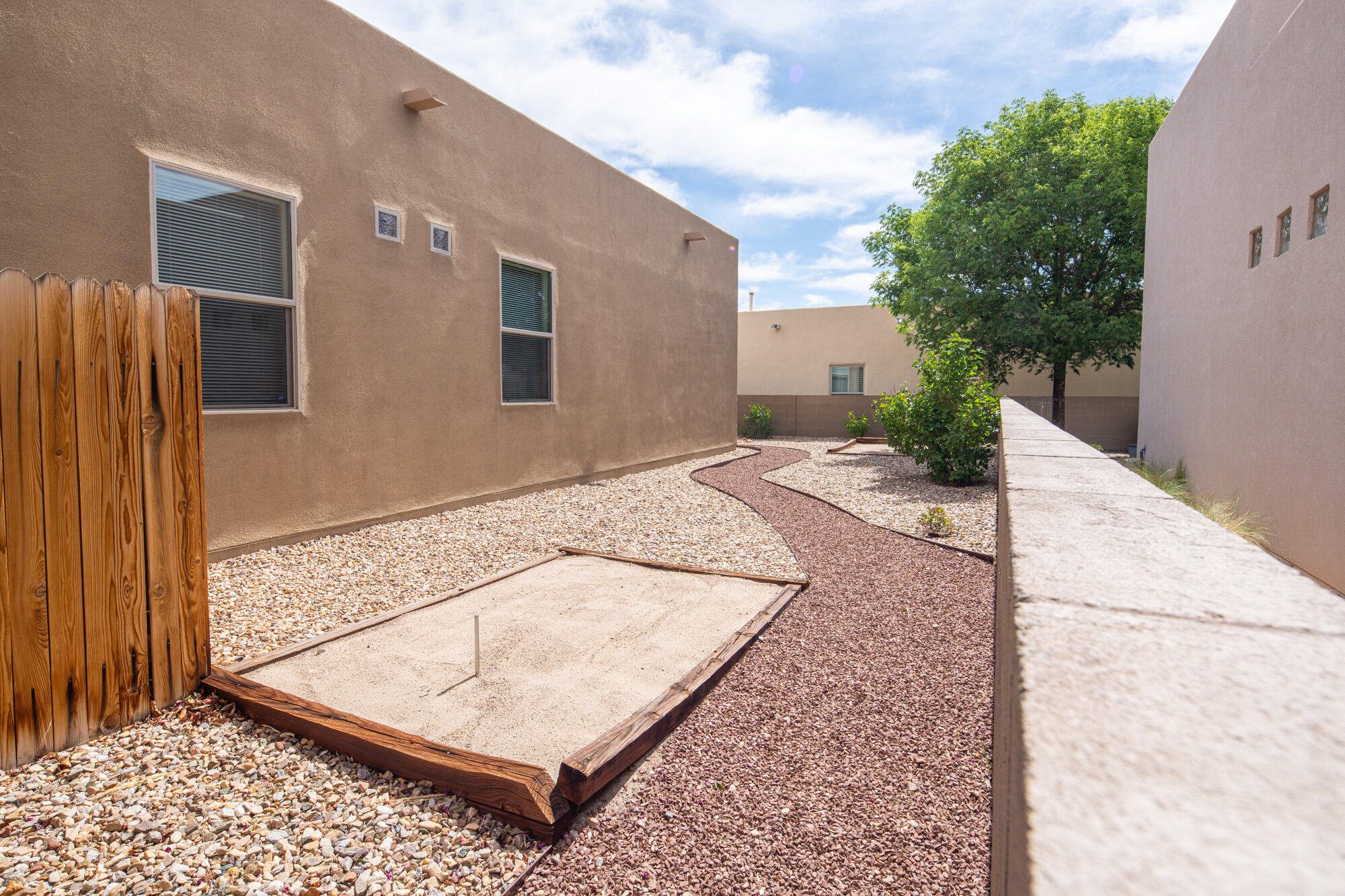 6124 SANTA FE TRAIL Drive NE