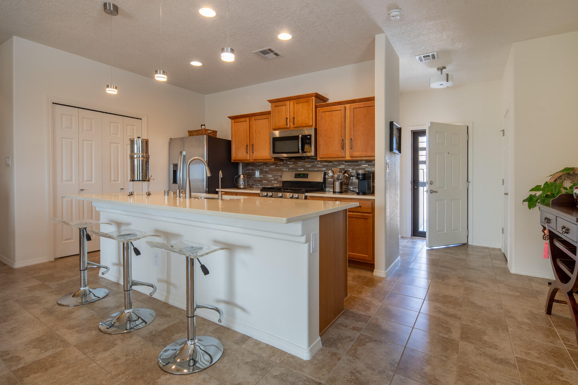 6124 SANTA FE TRAIL Drive NE