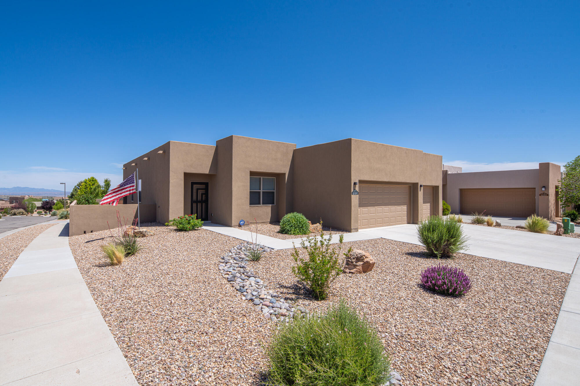 6124 SANTA FE TRAIL Drive NE