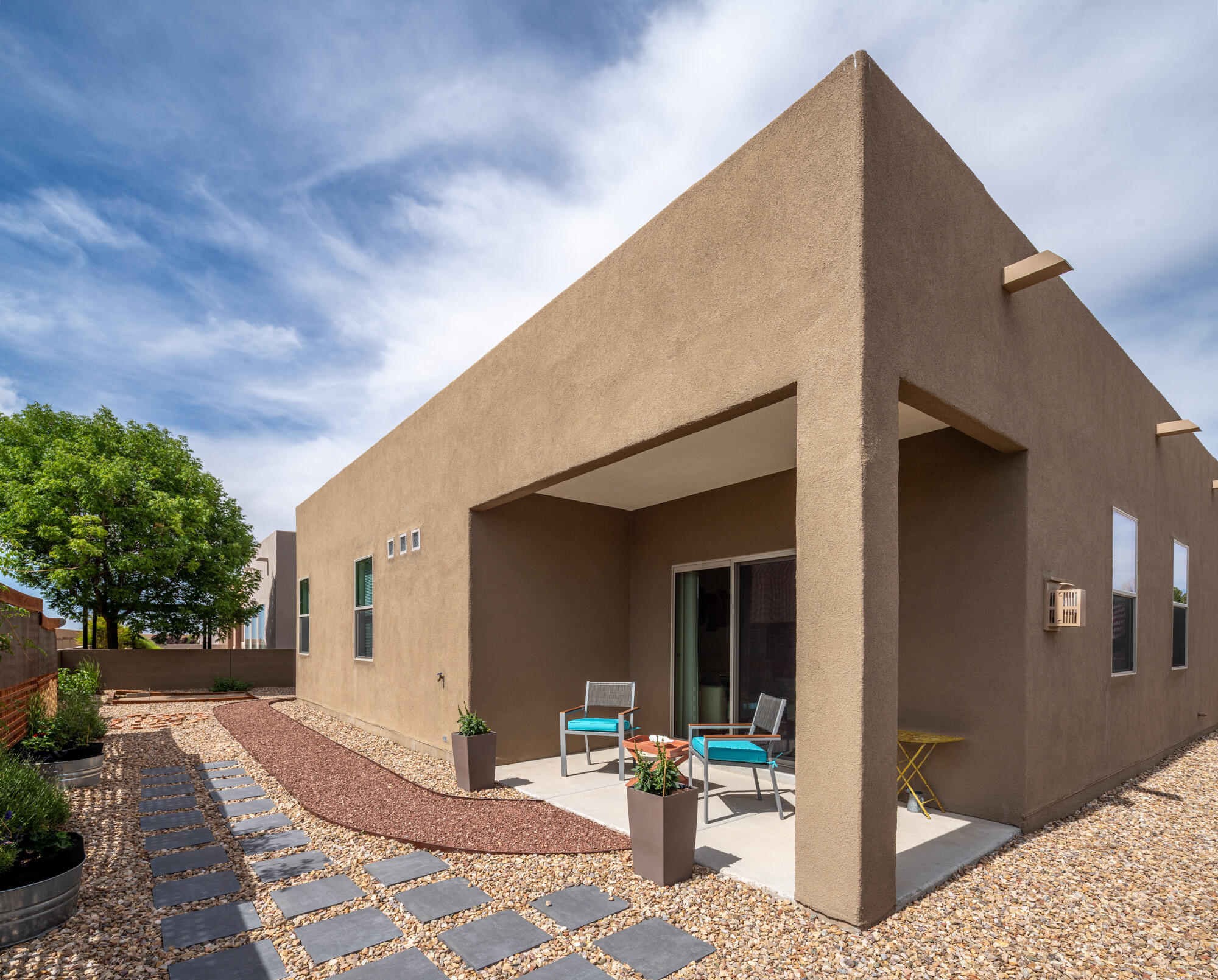 6124 SANTA FE TRAIL Drive NE