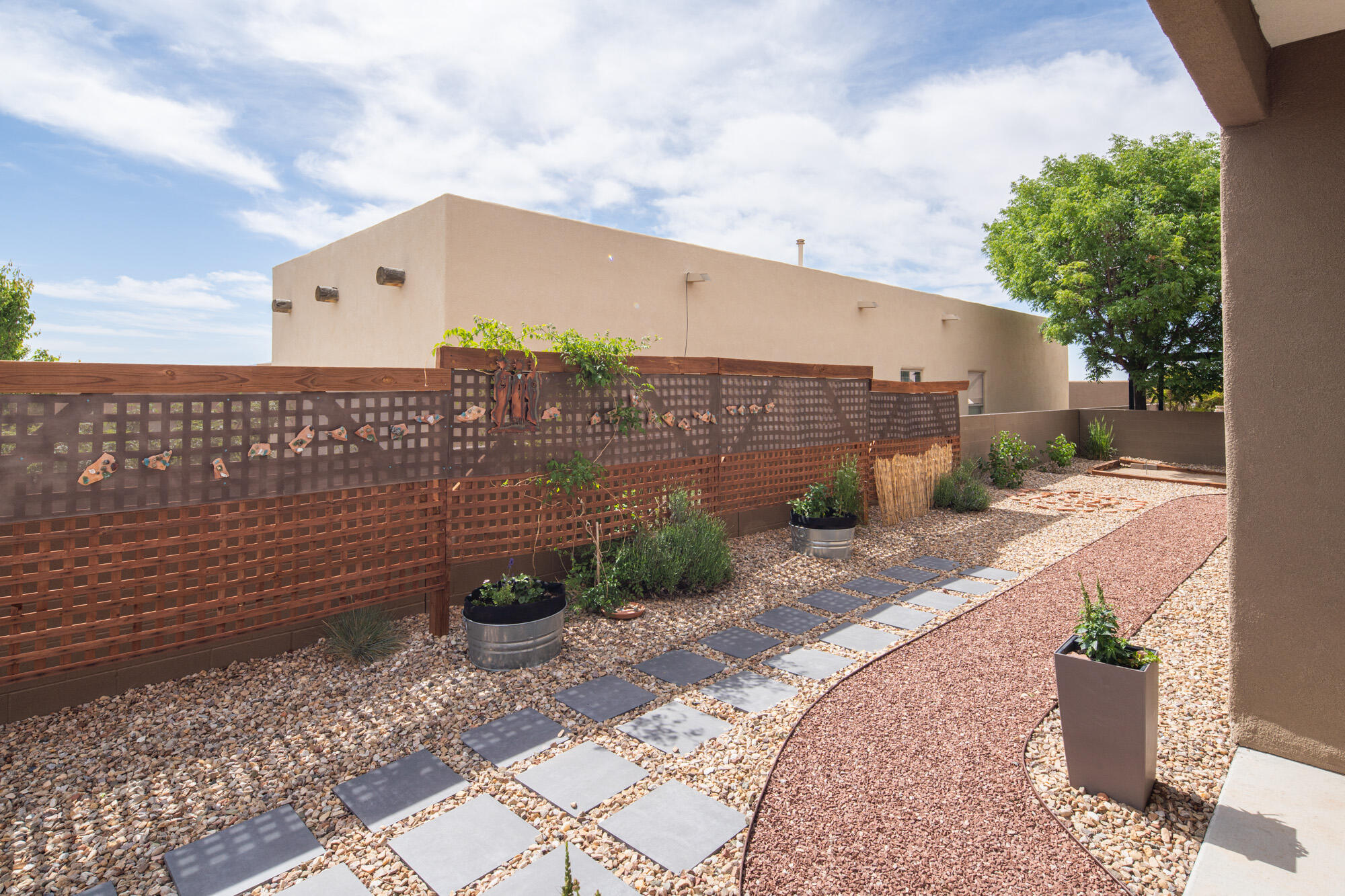 6124 SANTA FE TRAIL Drive NE