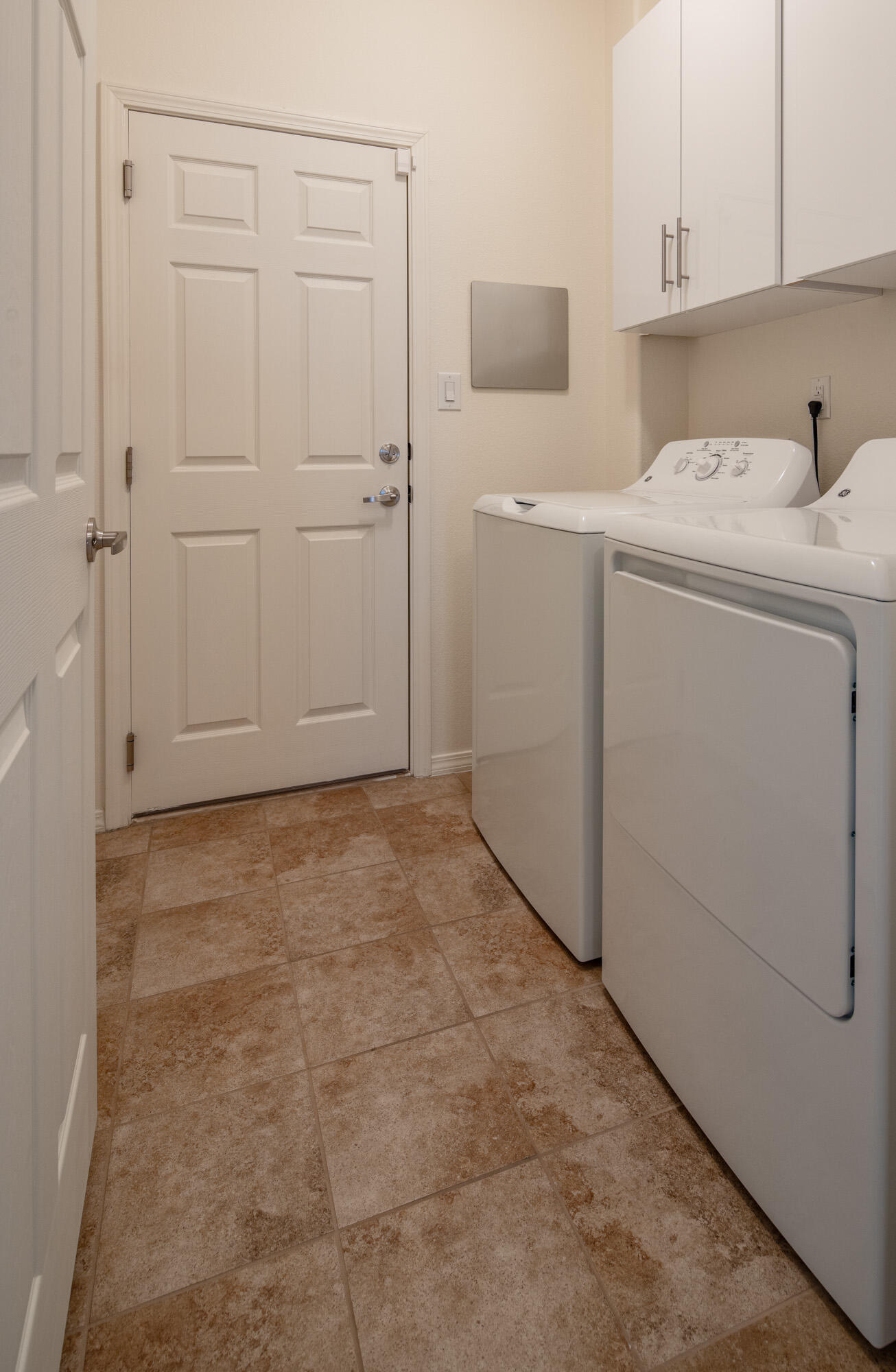 6124 SANTA FE TRAIL Drive NE