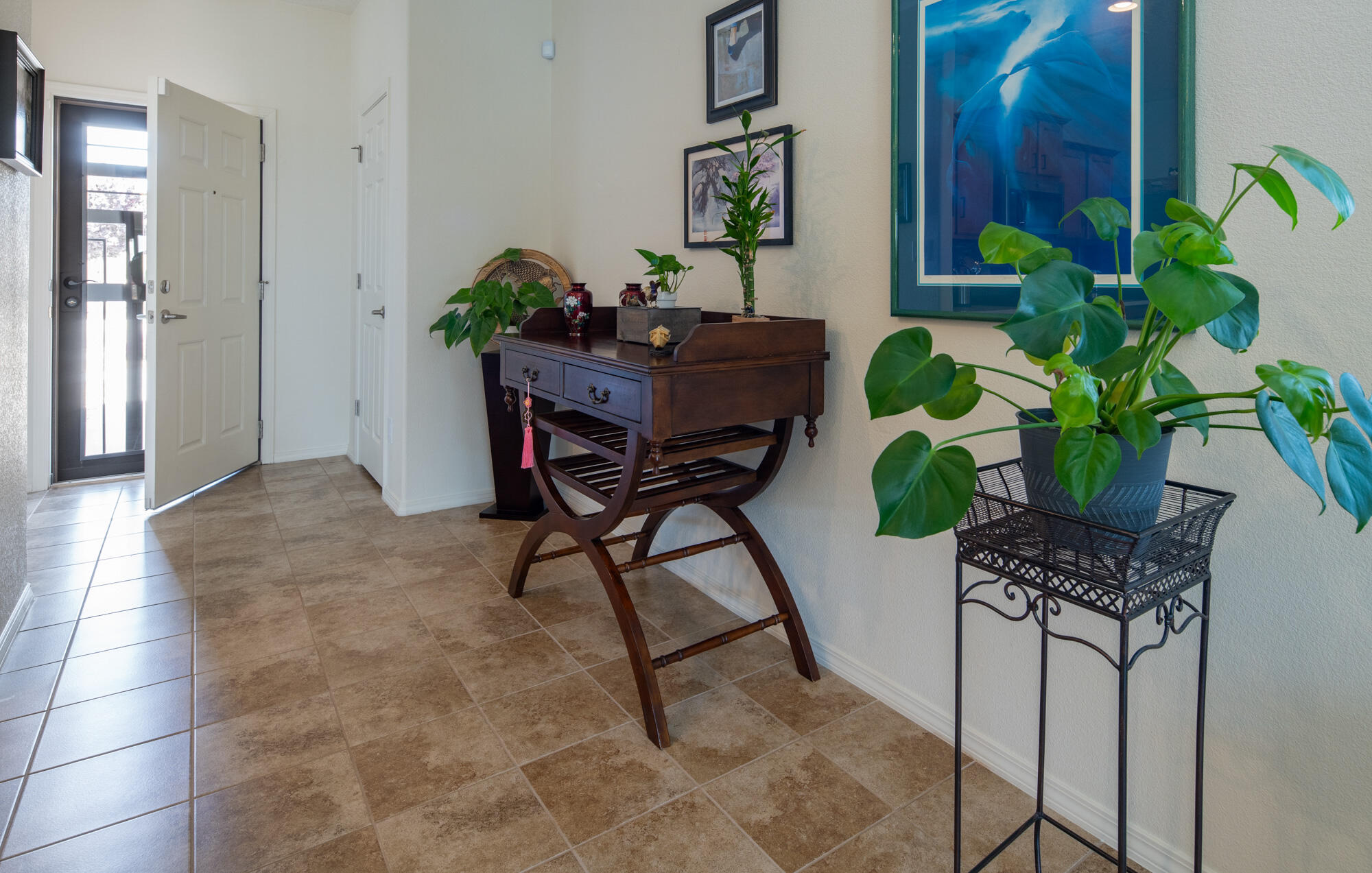 6124 SANTA FE TRAIL Drive NE