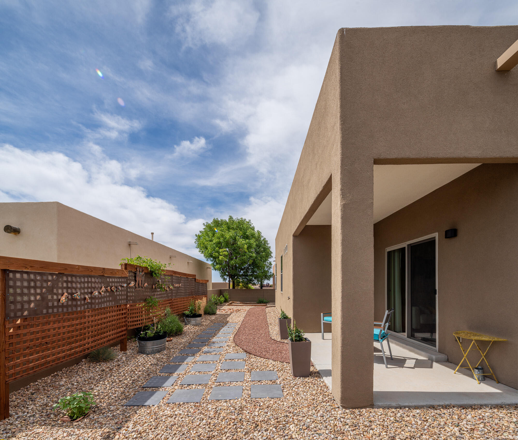 6124 SANTA FE TRAIL Drive NE