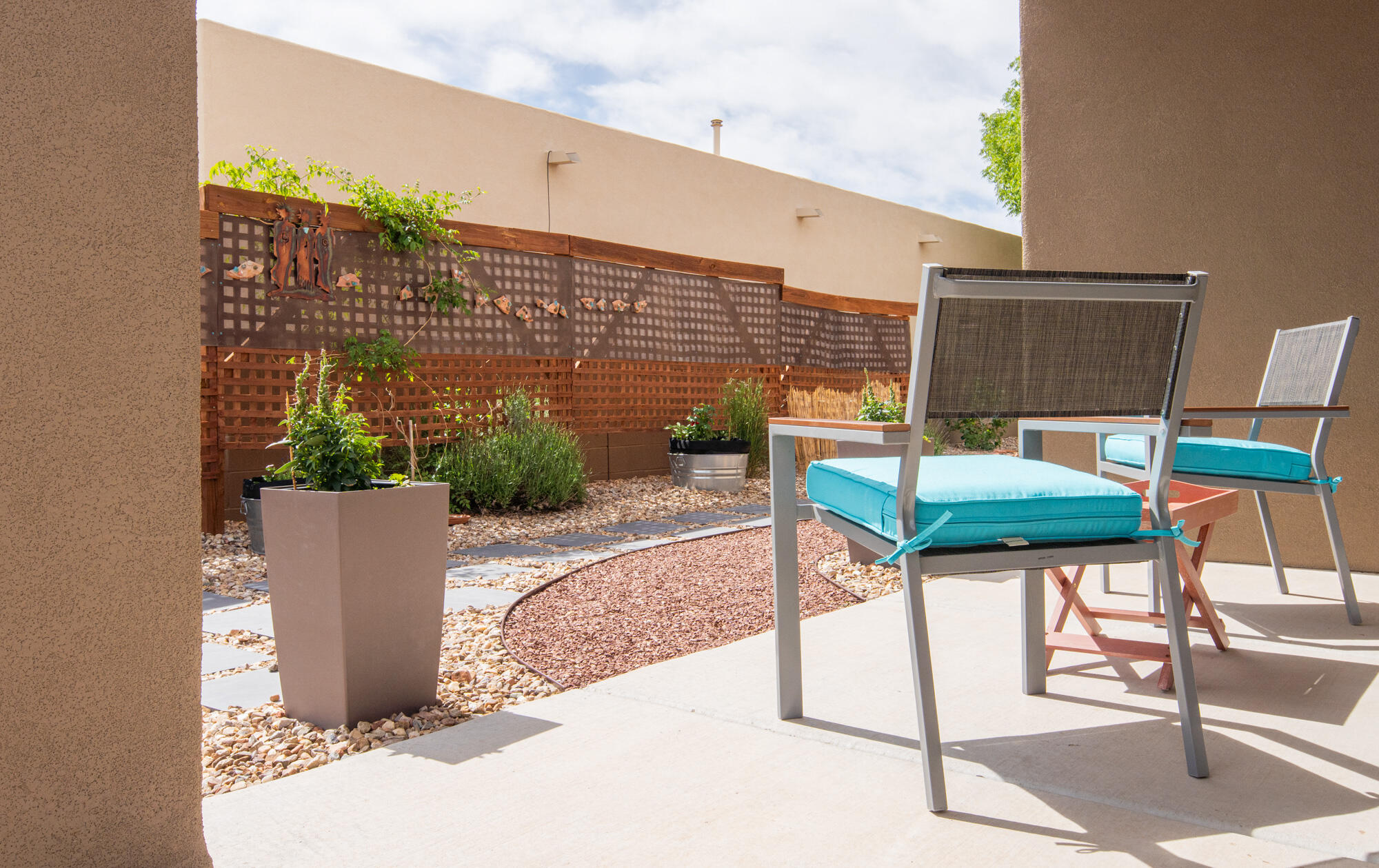 6124 SANTA FE TRAIL Drive NE