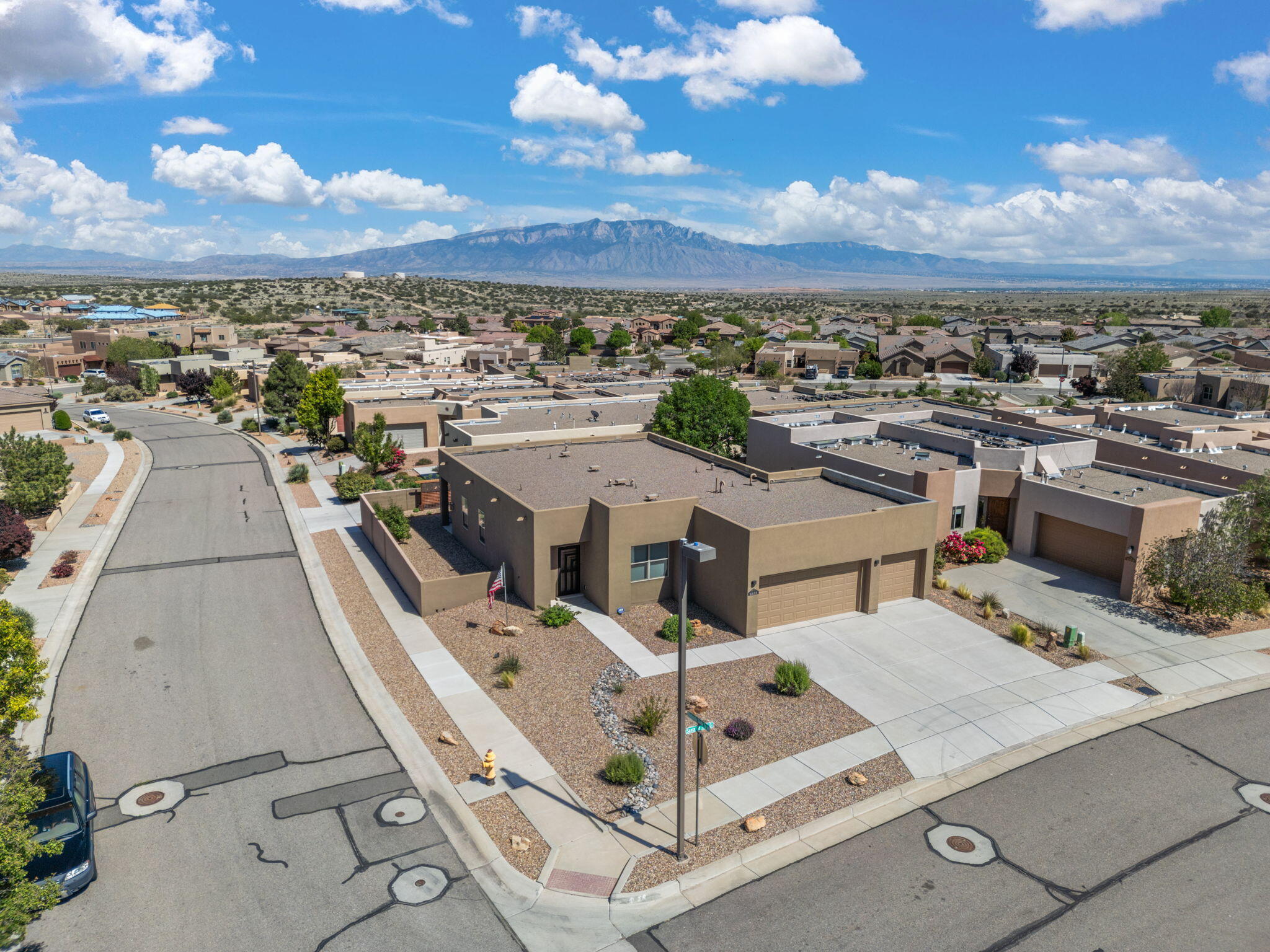 6124 SANTA FE TRAIL Drive NE