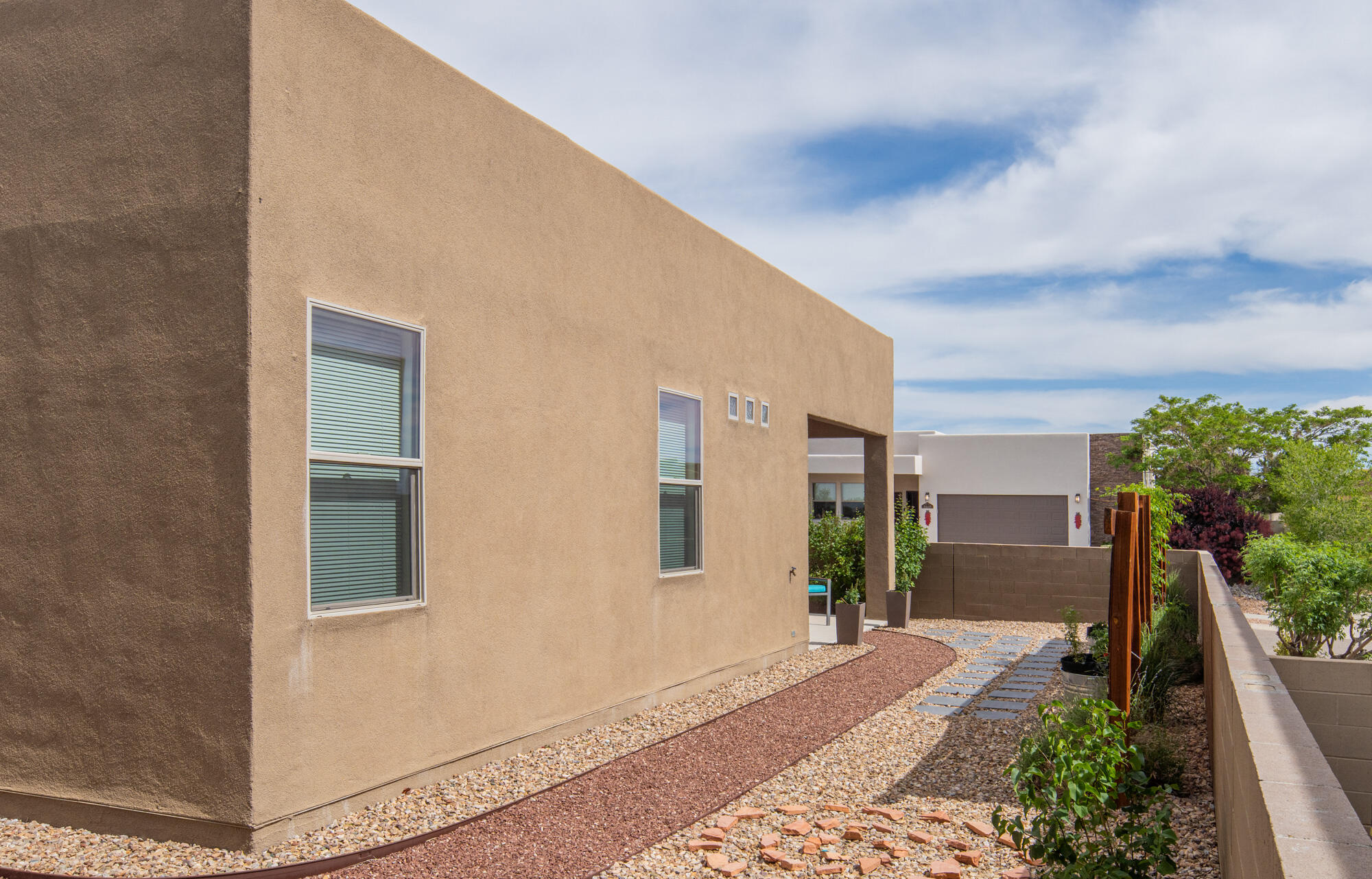 6124 SANTA FE TRAIL Drive NE