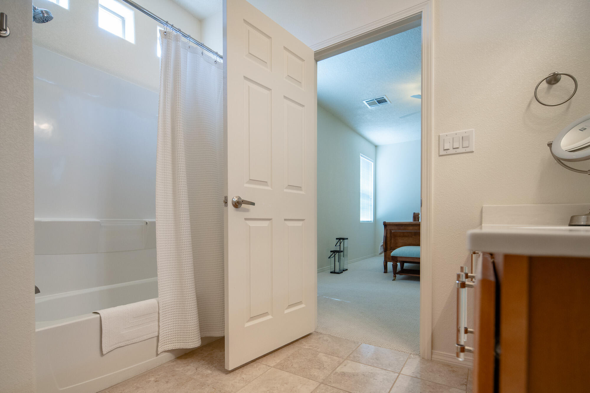 6124 SANTA FE TRAIL Drive NE