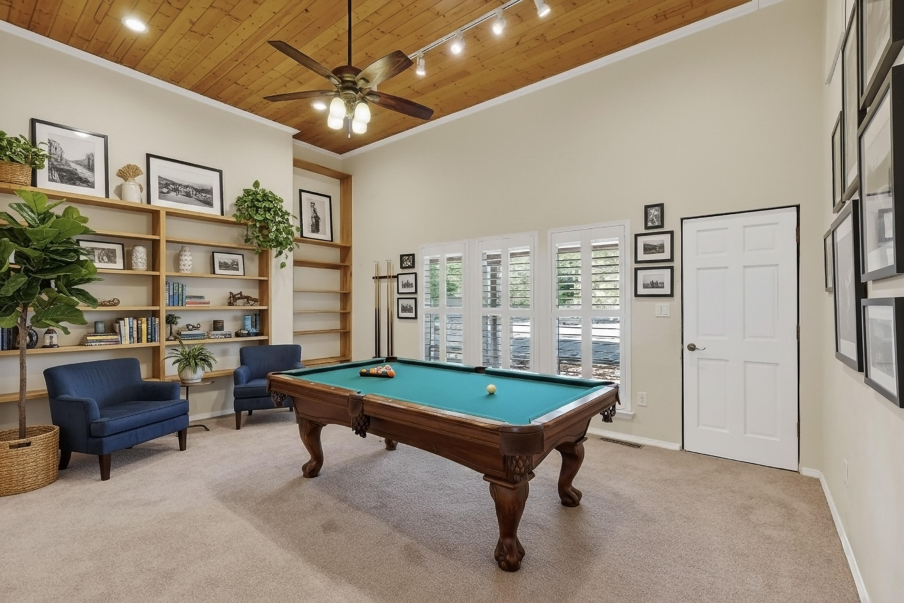 8909 Rio Grande Boulevard NW