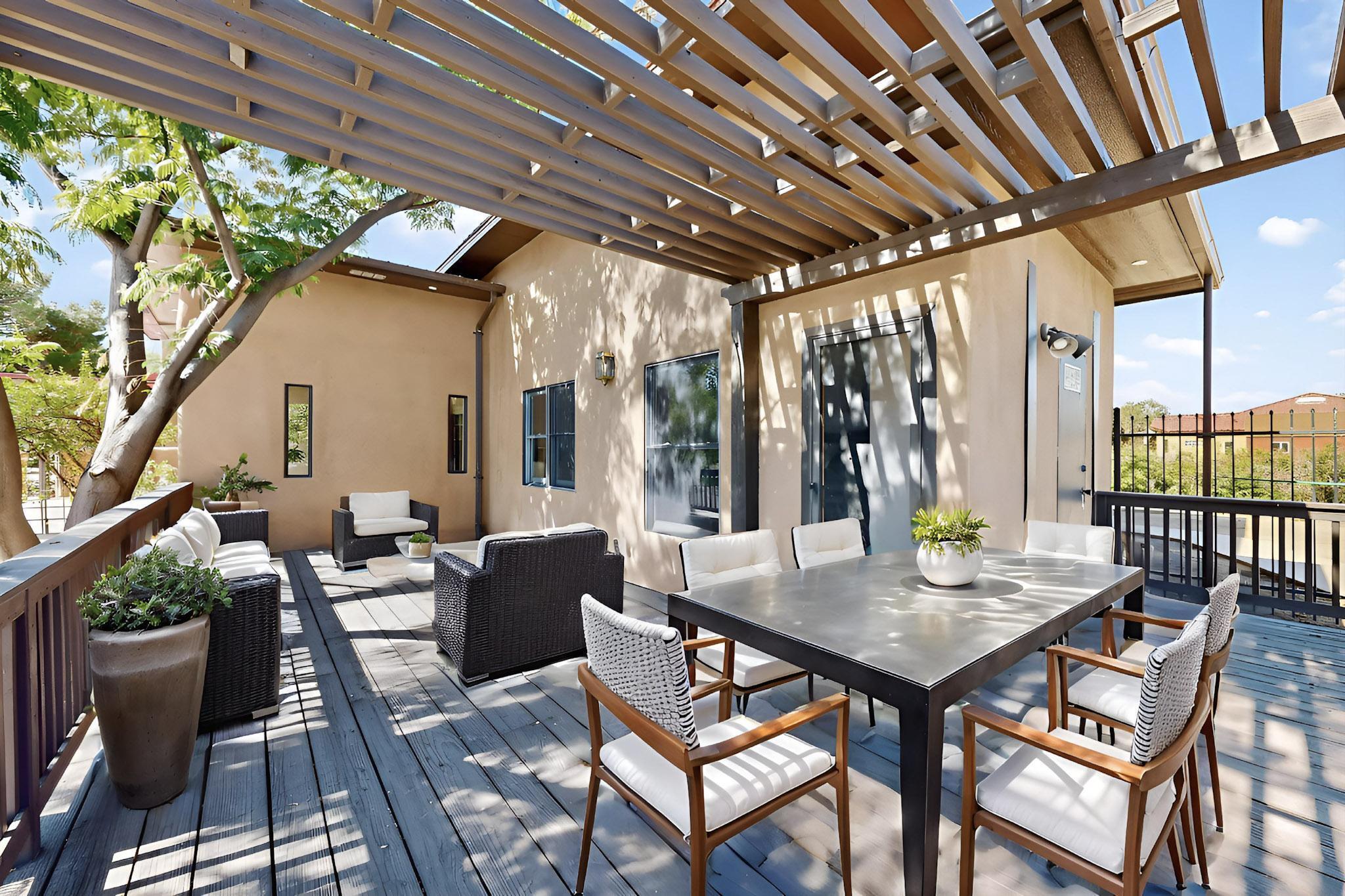 8909 Rio Grande Boulevard NW