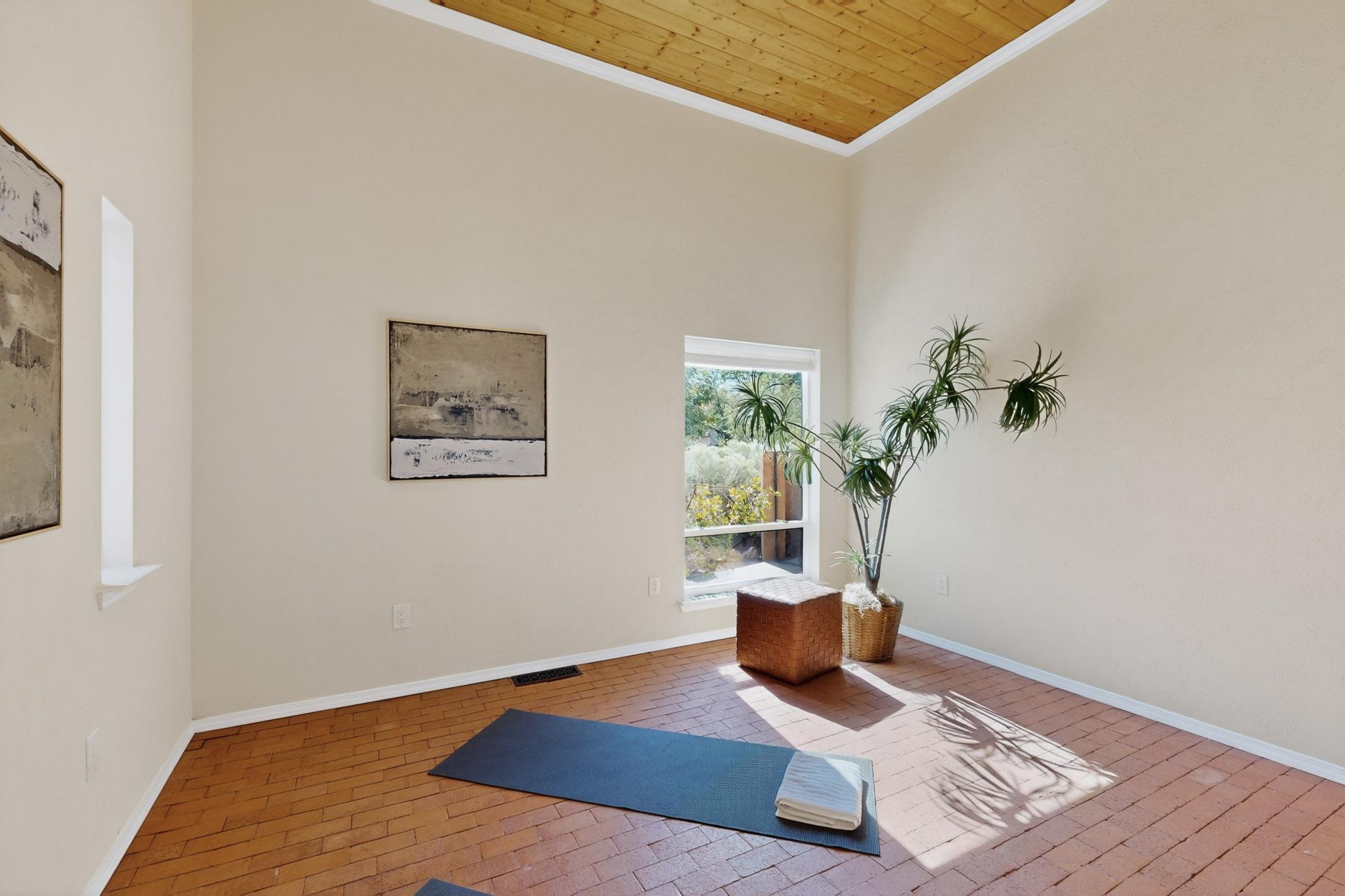 8909 Rio Grande Boulevard NW