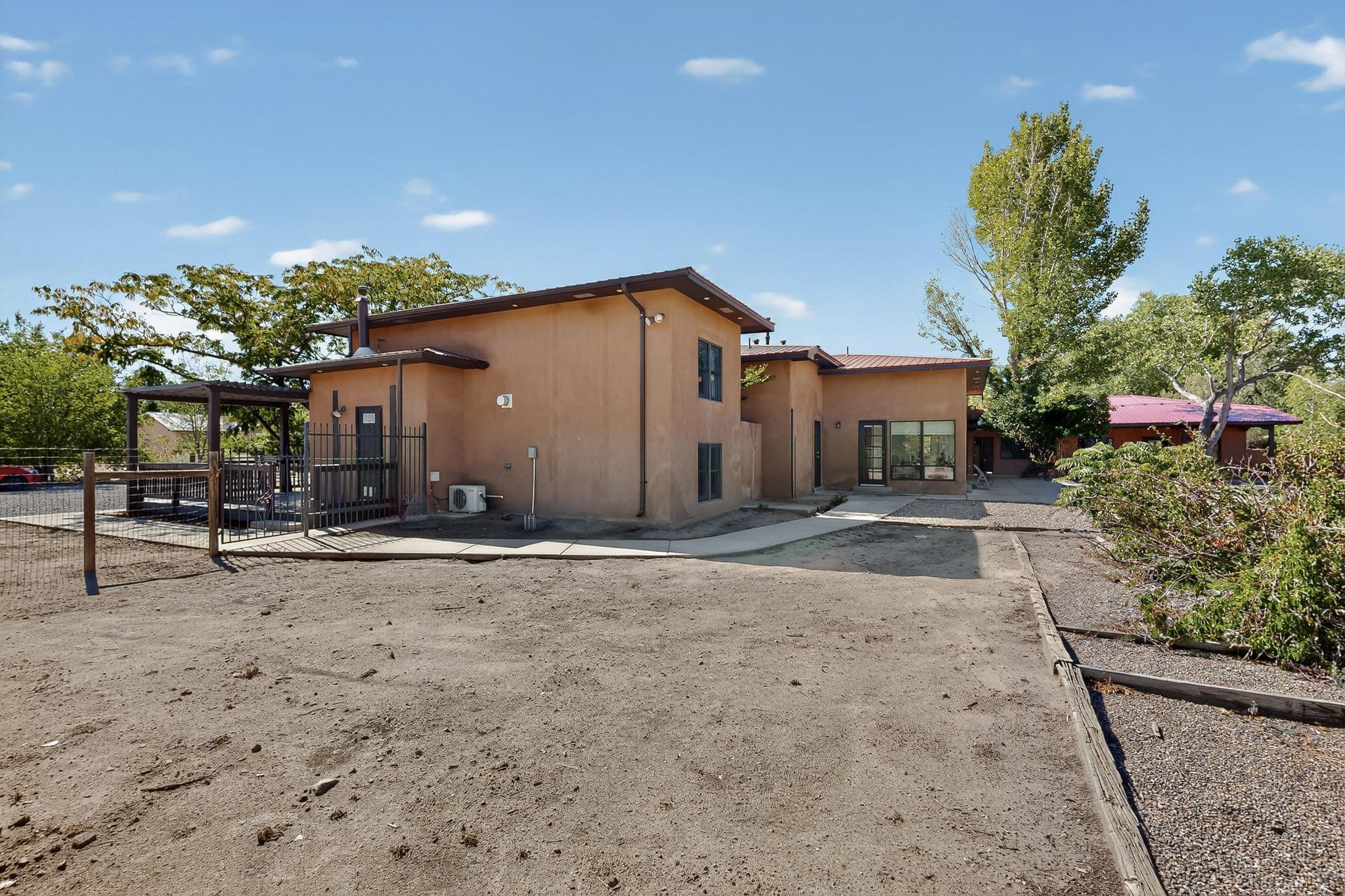 8909 Rio Grande Boulevard NW